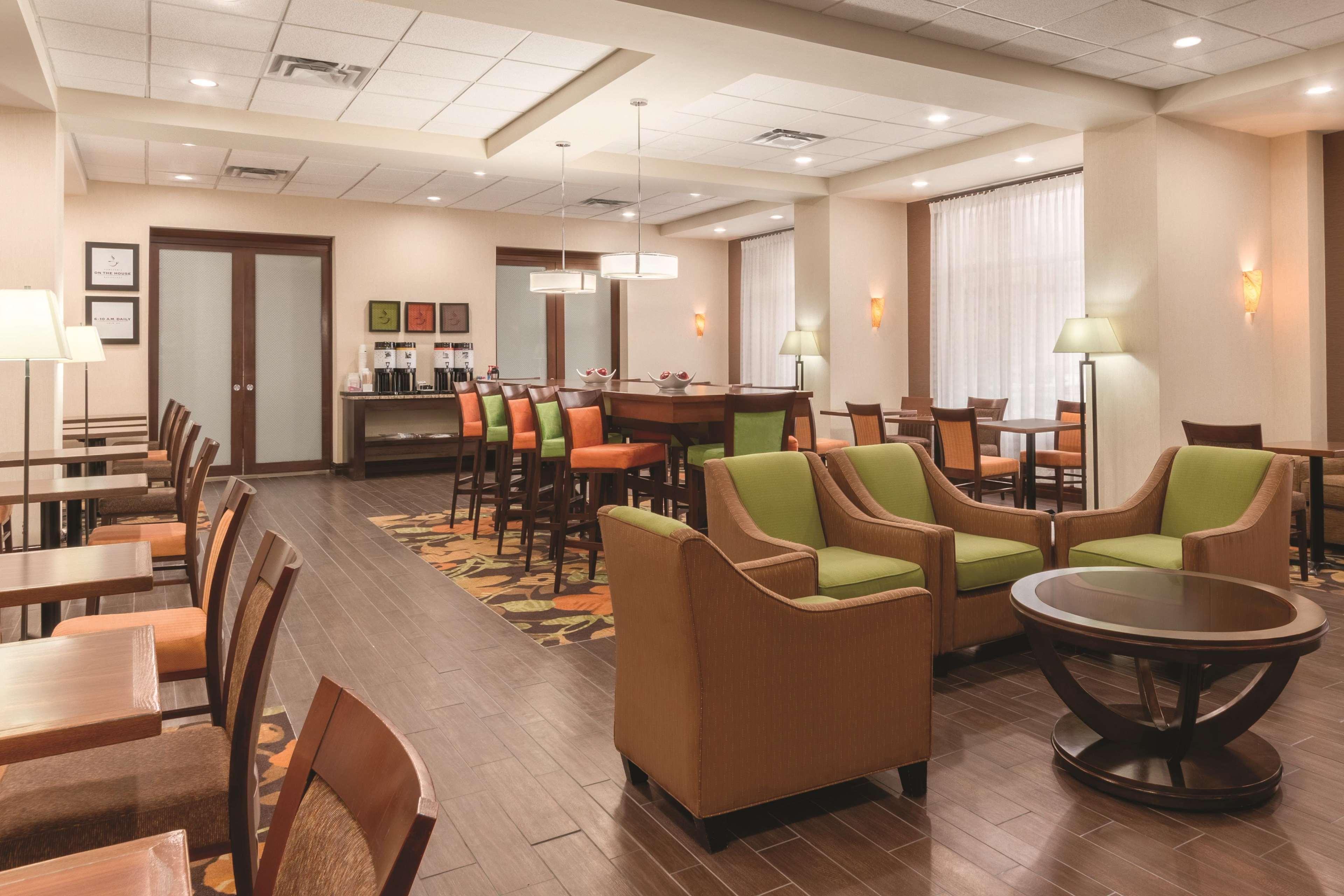 هتل Hampton Inn By Hilton Edmonton South Edmonton
