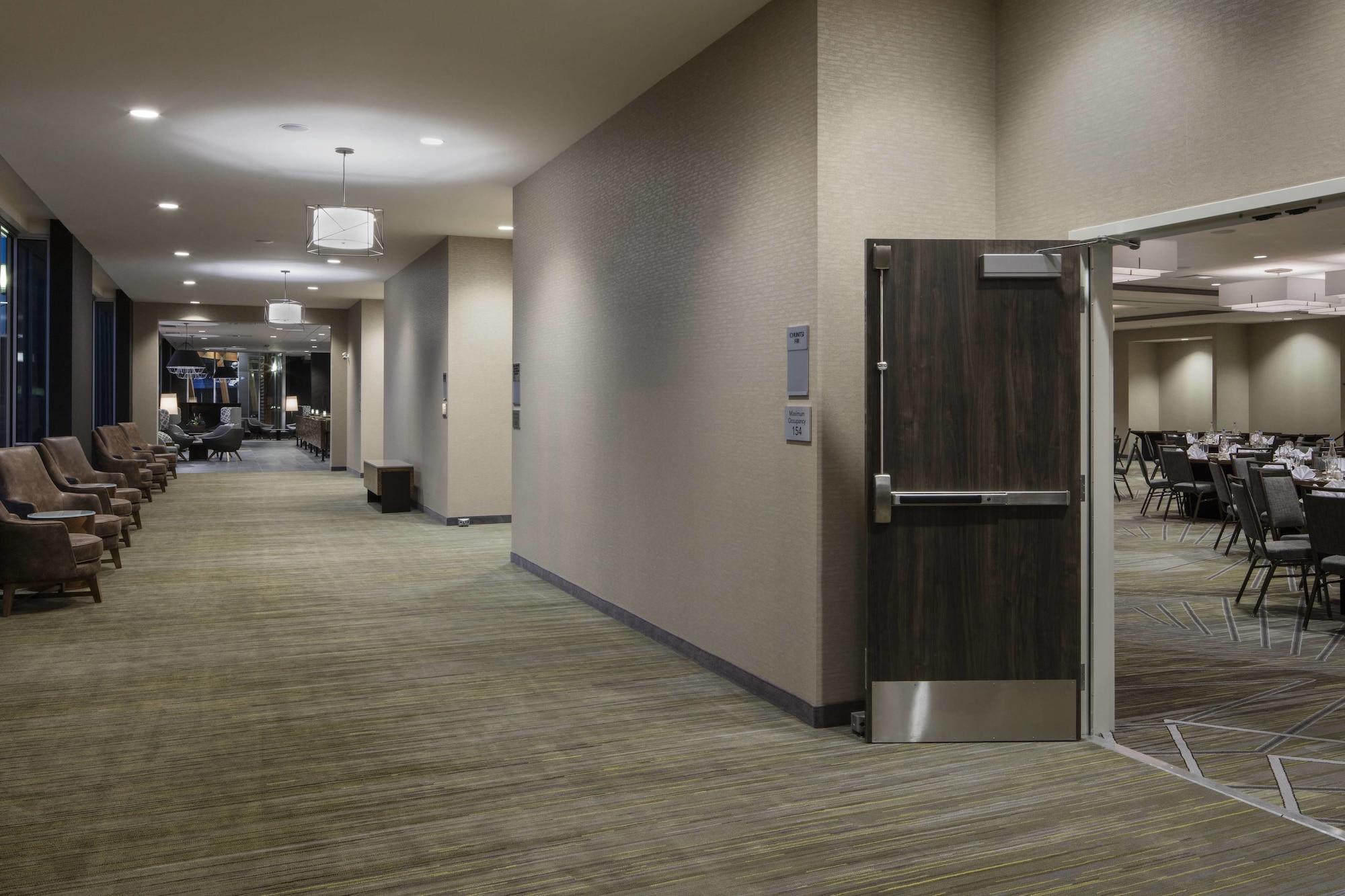 هتل Courtyard Prince George Prince George