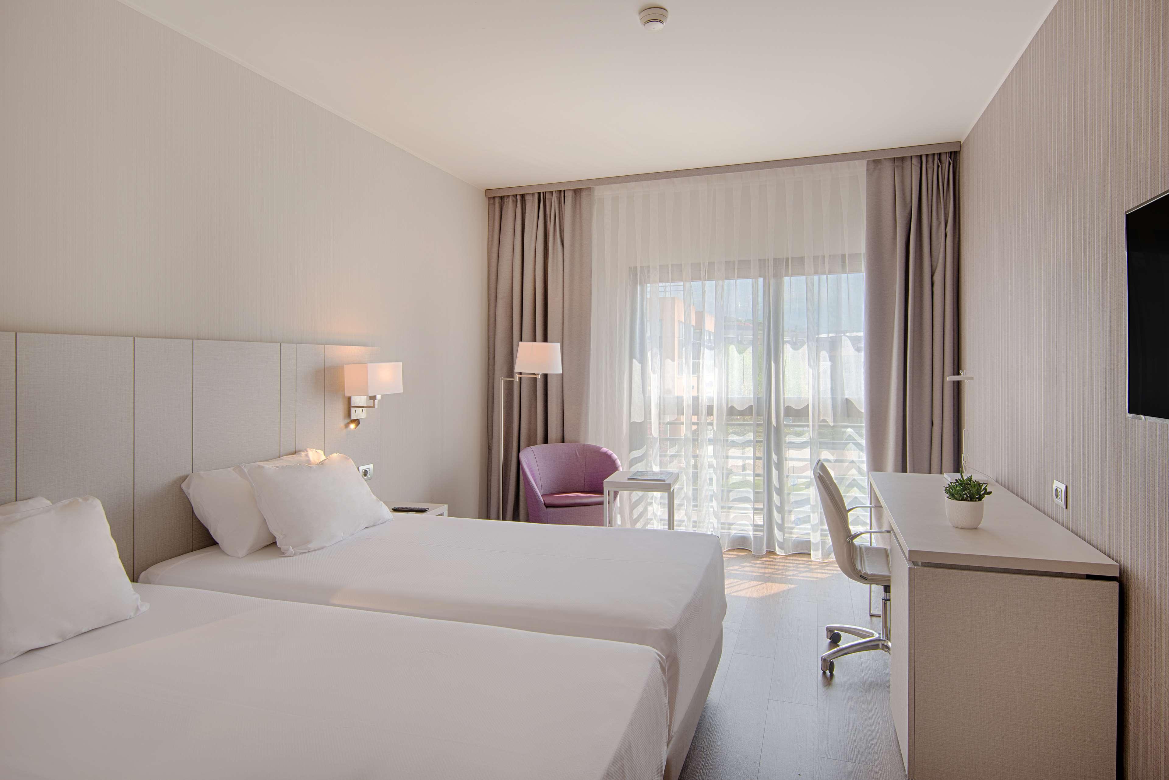 هتل NH Lecco Pontevecchio لکو