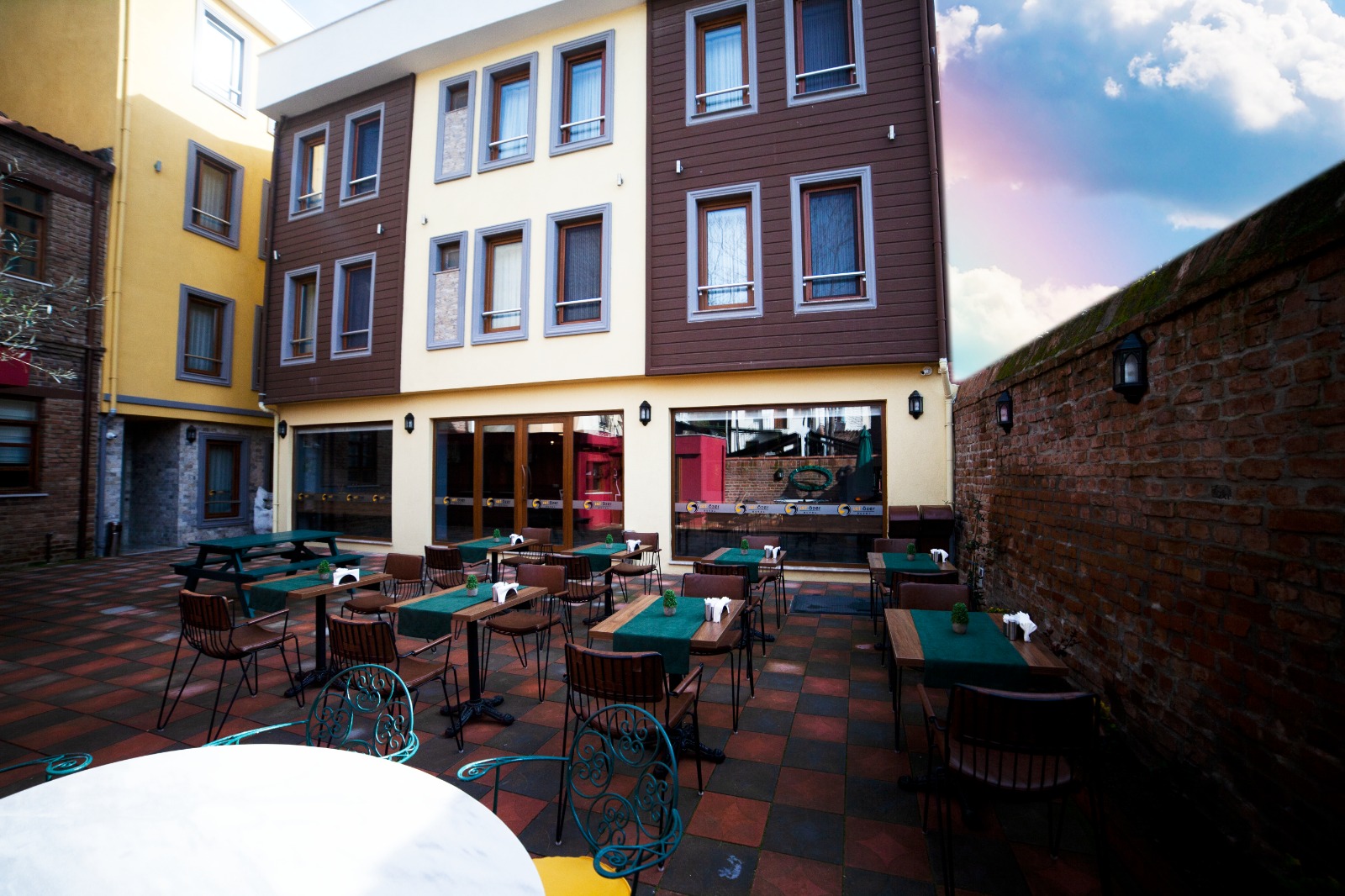 Alibaba https://cdn.alibaba.ir/ostorage/hotel/images/3ECE472B/7122160E7881C92463E797CF446EAD95.JPG