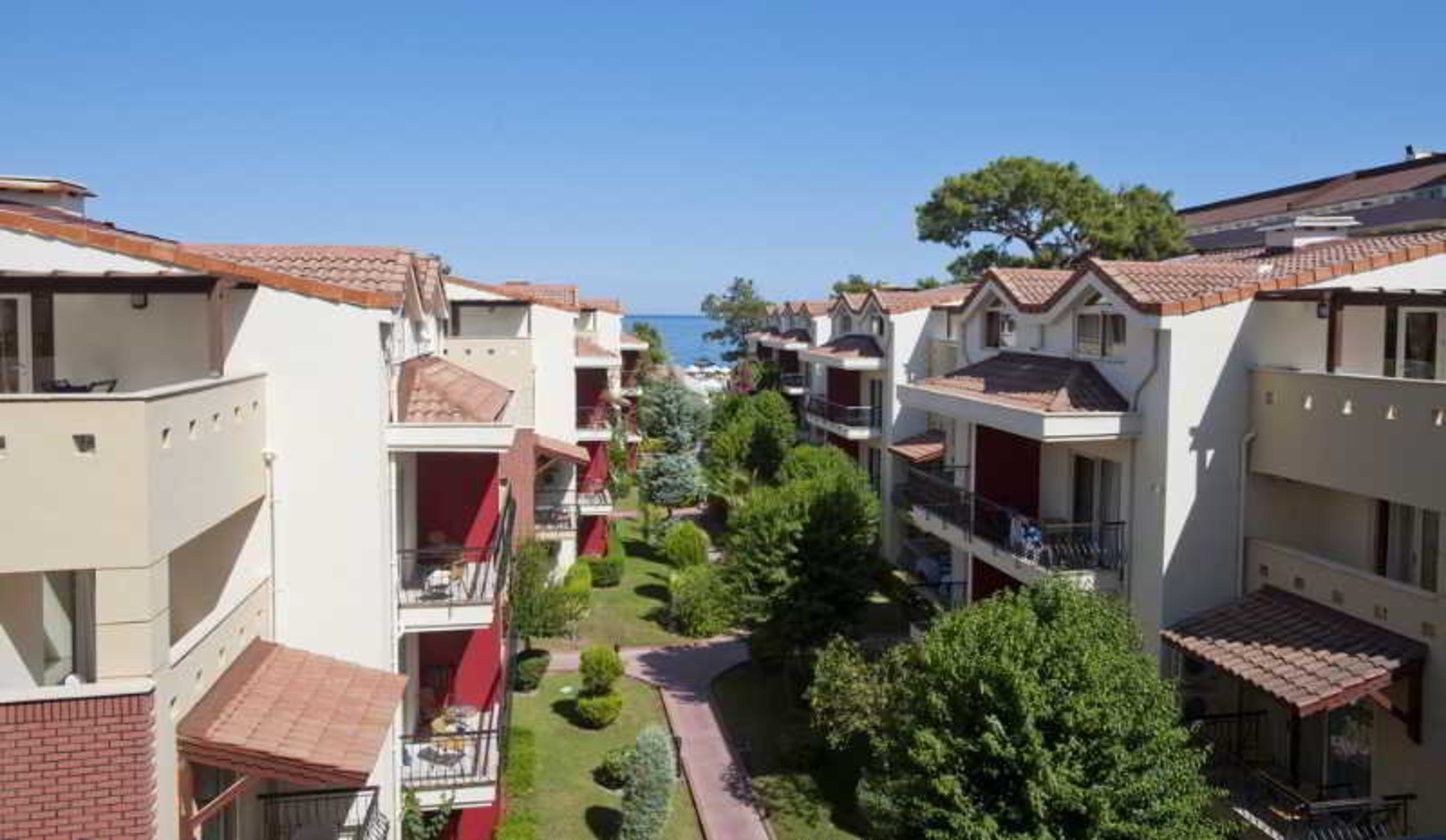 هتل Crystal Aura Beach Resort & Spa کمر