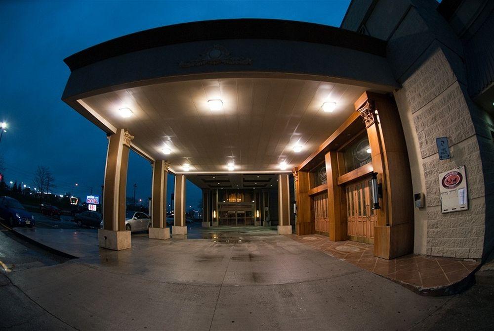 هتل Woodbine Hotel and Suites تورنتو