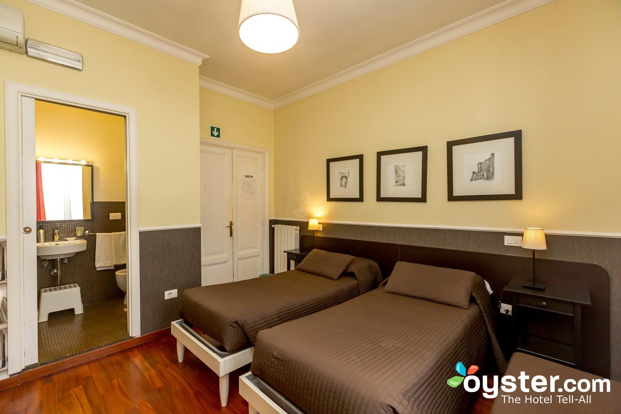 هتل At Your Place رم