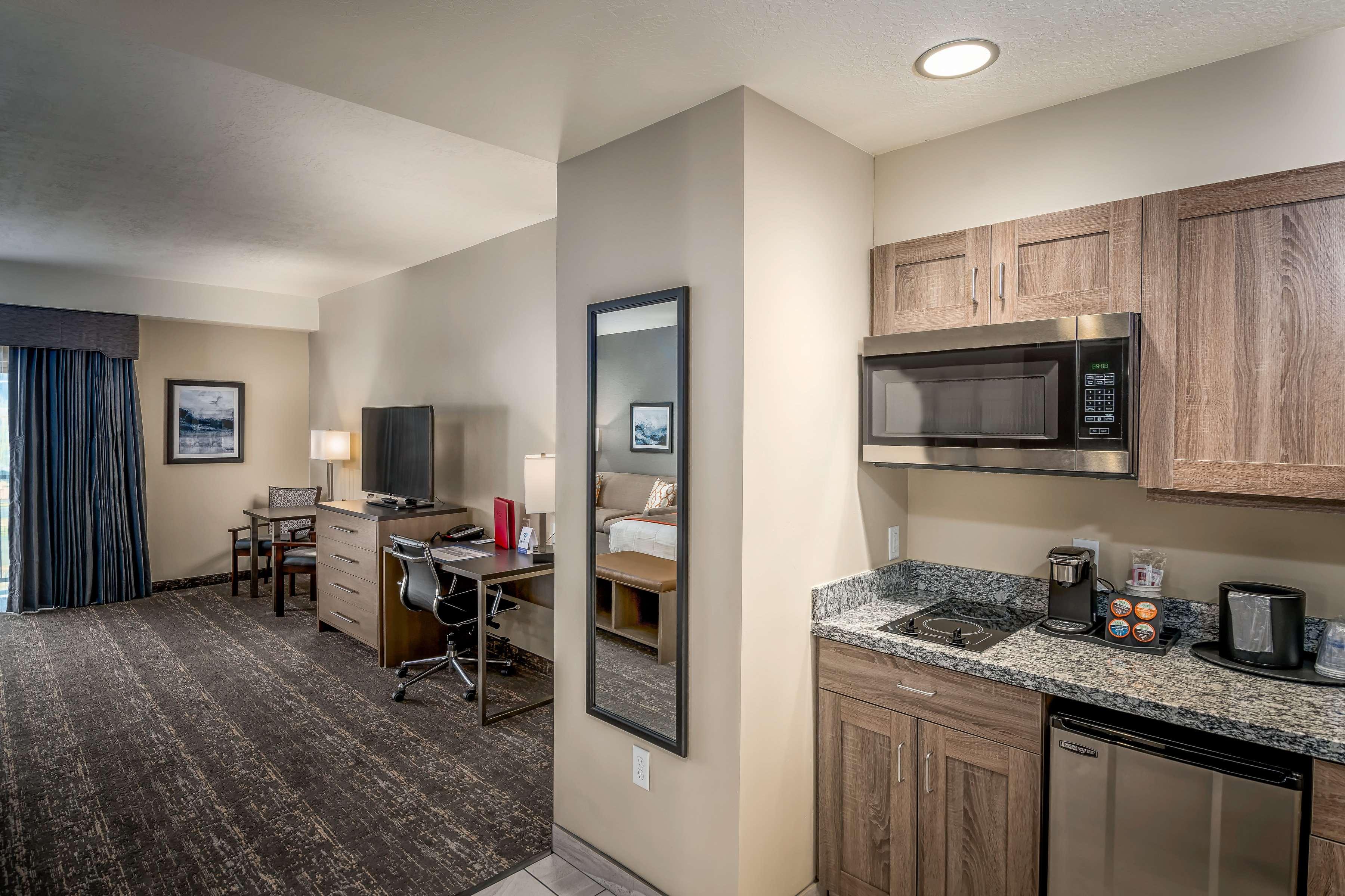 هتل Best Western Plus Hotel Bahnhof Schaffhausen