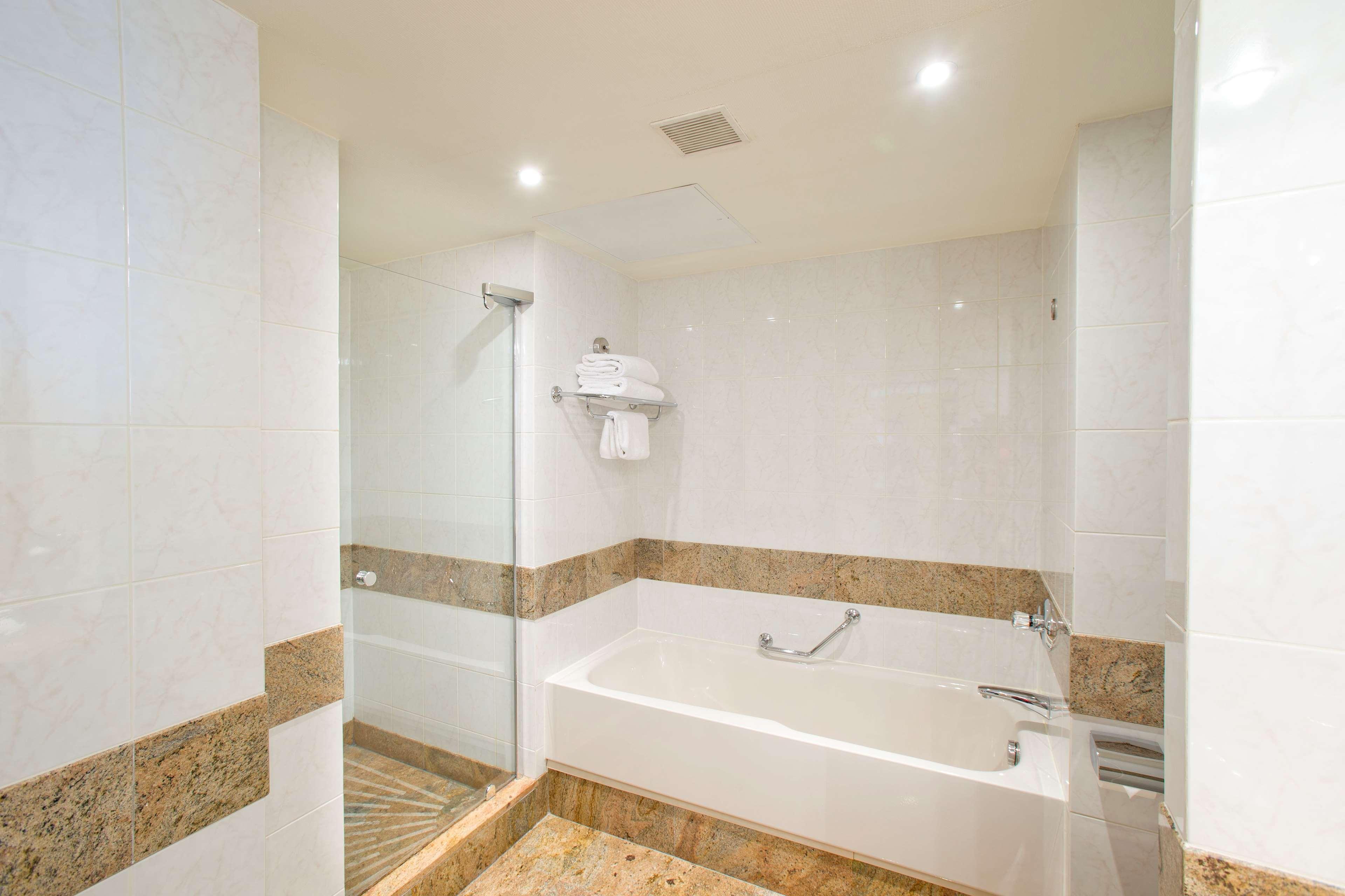 هتل Hilton Paris Charles de Gaulle Airport Roissy-en-France