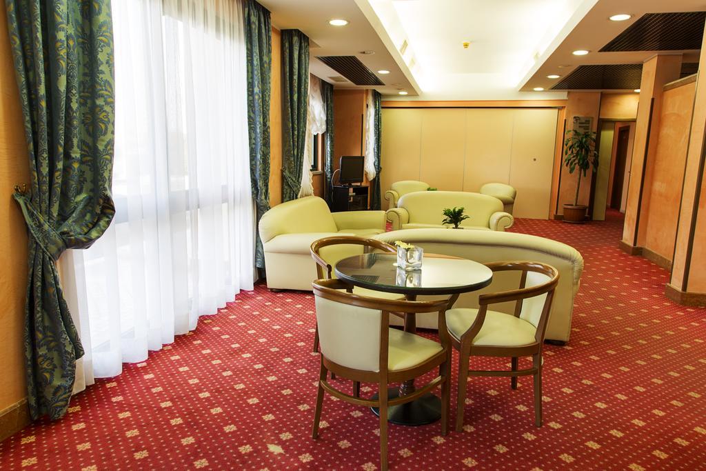 هتل Palace 2000 Pomezia