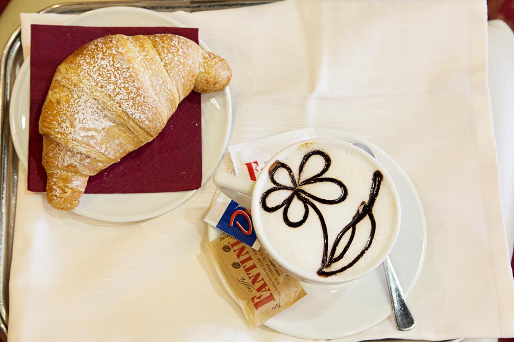 هتل Palace 2000 Pomezia