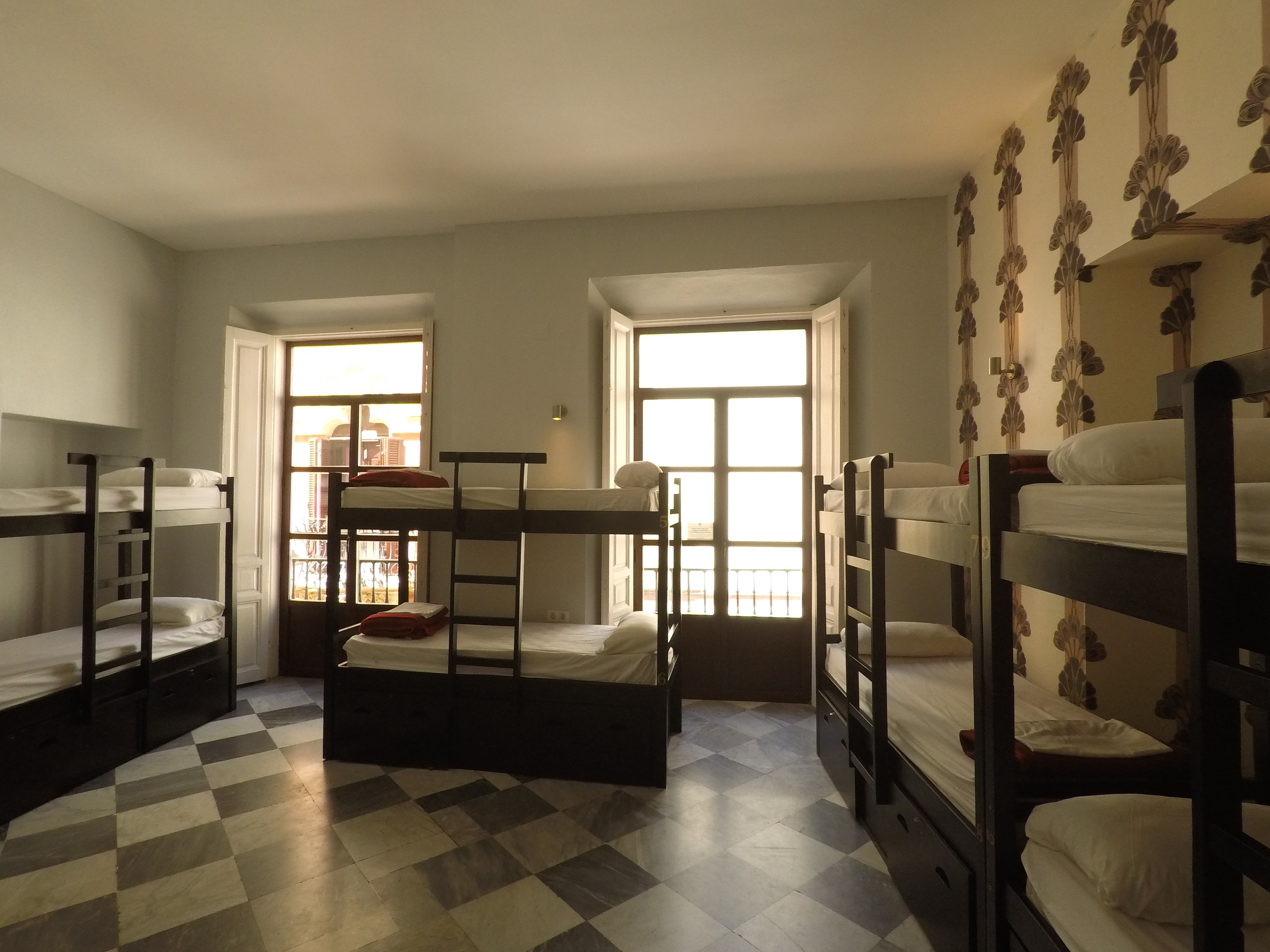 هتل Oasis Backpackers' Palace Sevilla سویل