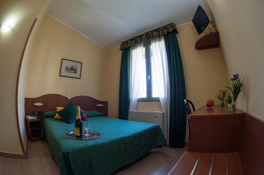 هتل The Best میلان