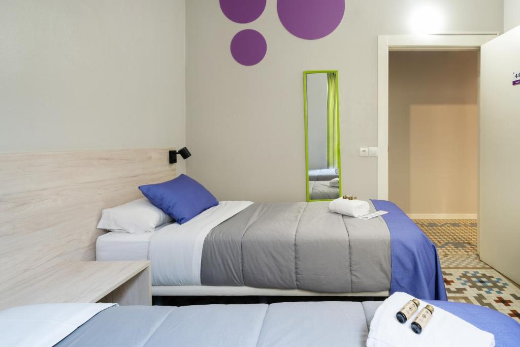 هتل Purple Nest Hostel والنسیا