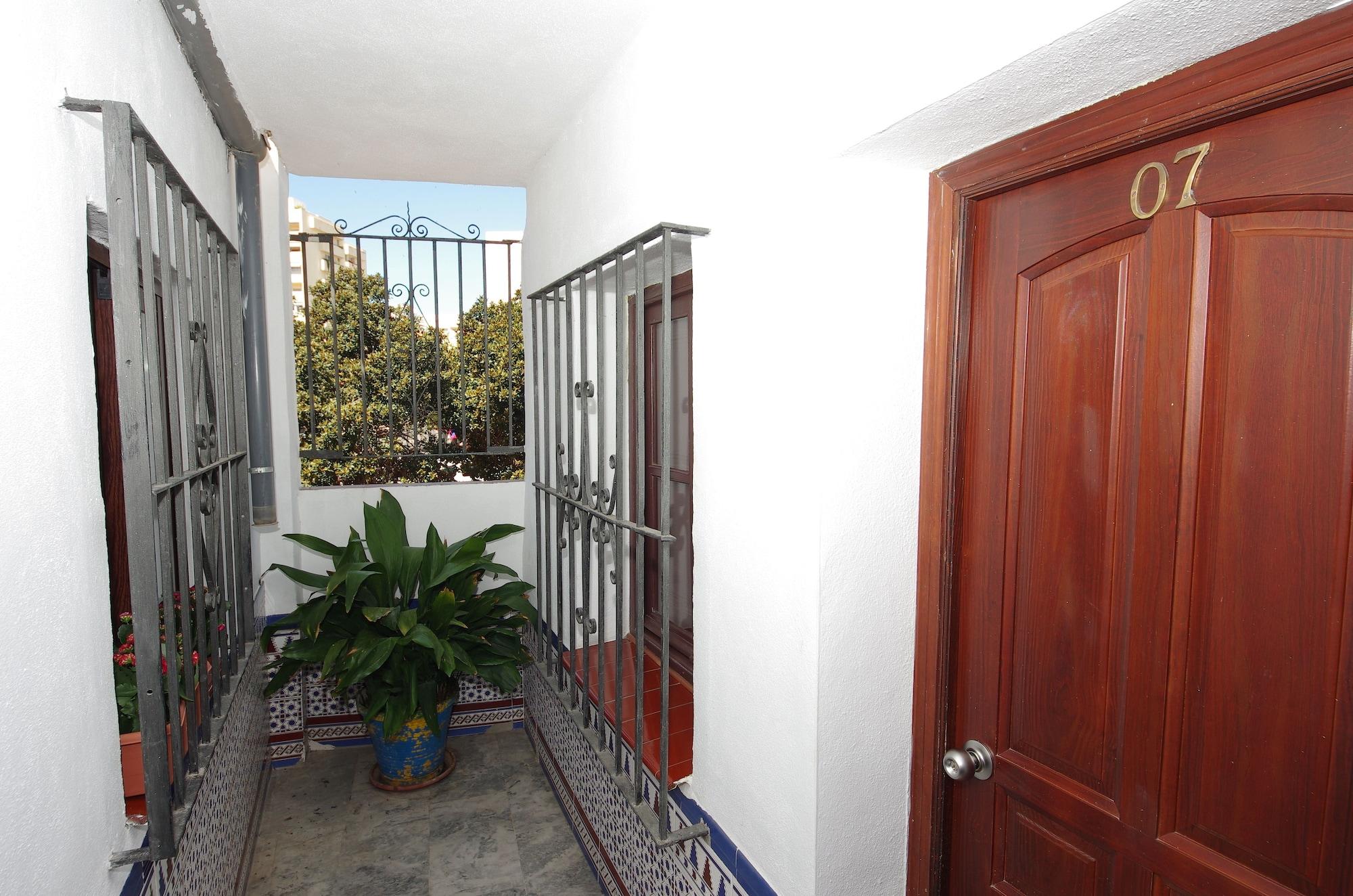 هتل Pensión Aduar Marbella