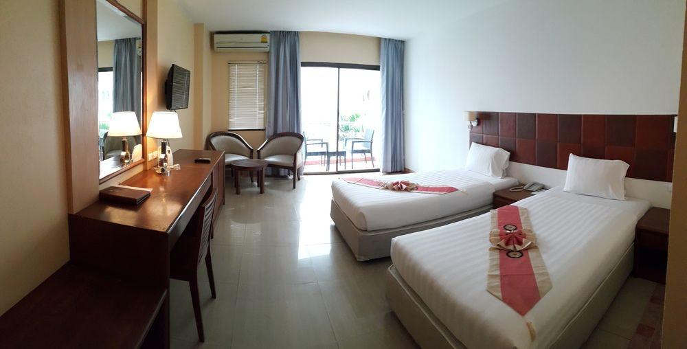 هتل Best Beach Villa Chon Buri