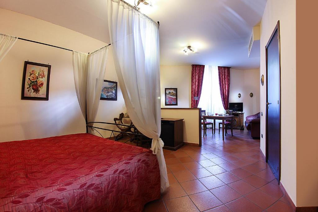 هتل Grand Hotel Capodimonte ناپل