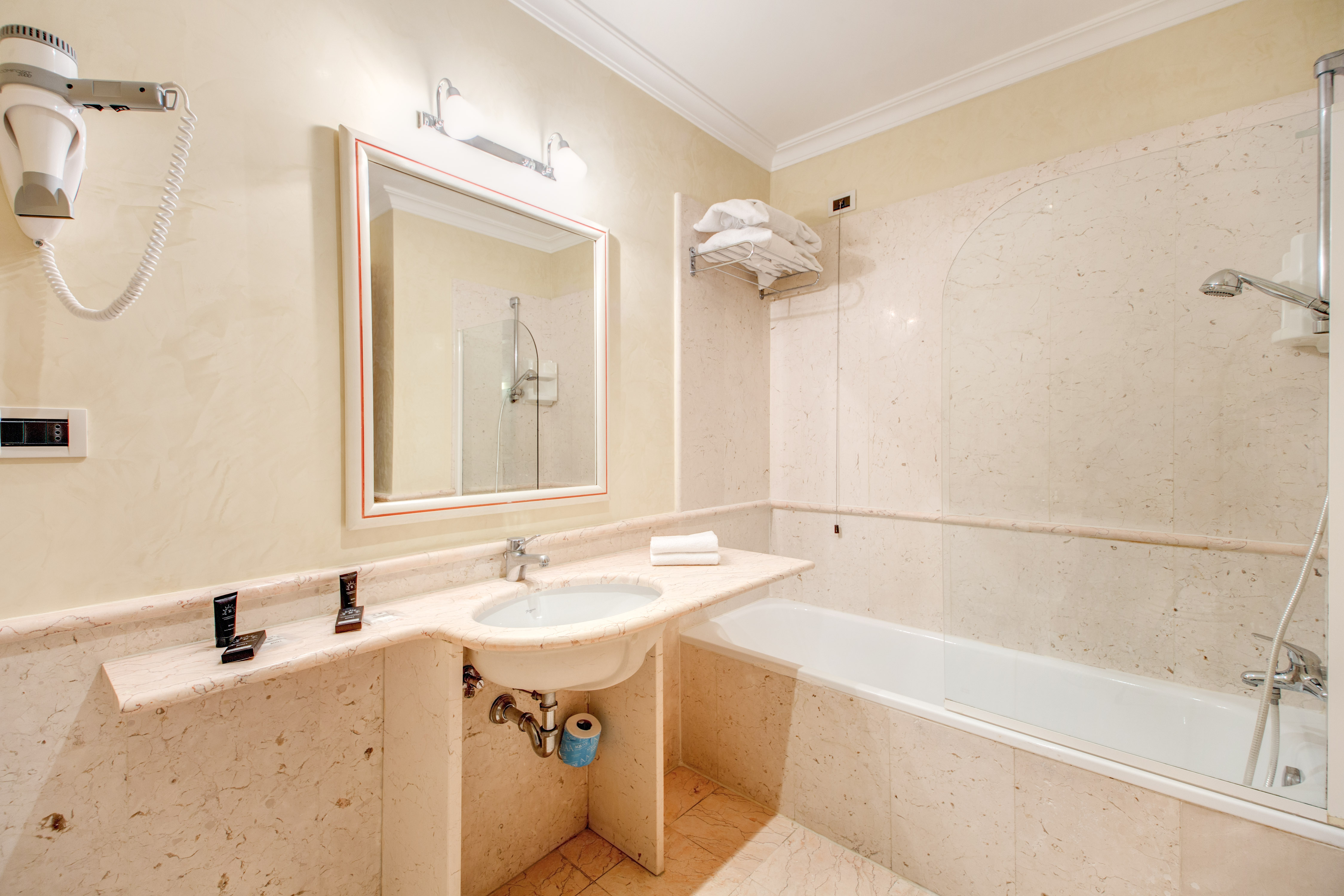 هتل Hi15 Hotel Roma رم