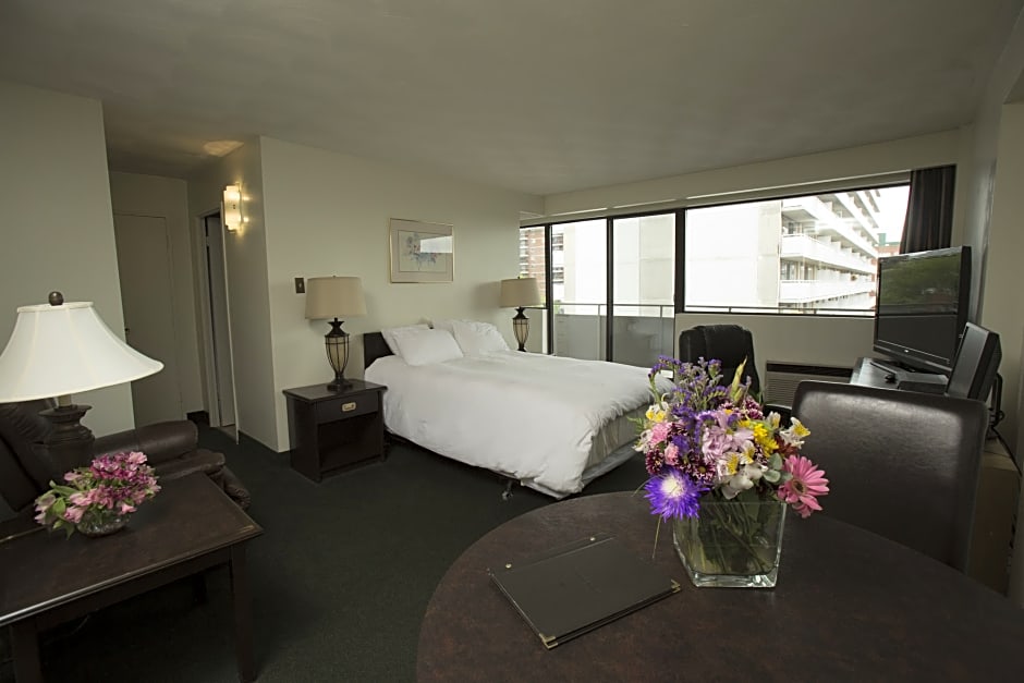 هتل The Business Inn اوتاوا