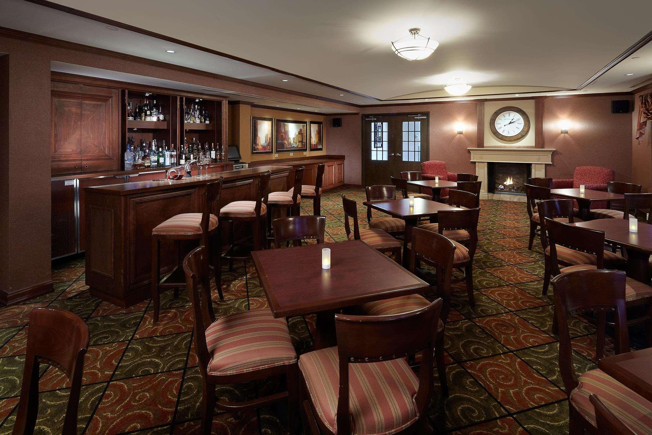 هتل Hampton Inn & Suites by Hilton Montreal-Dorval مونترال