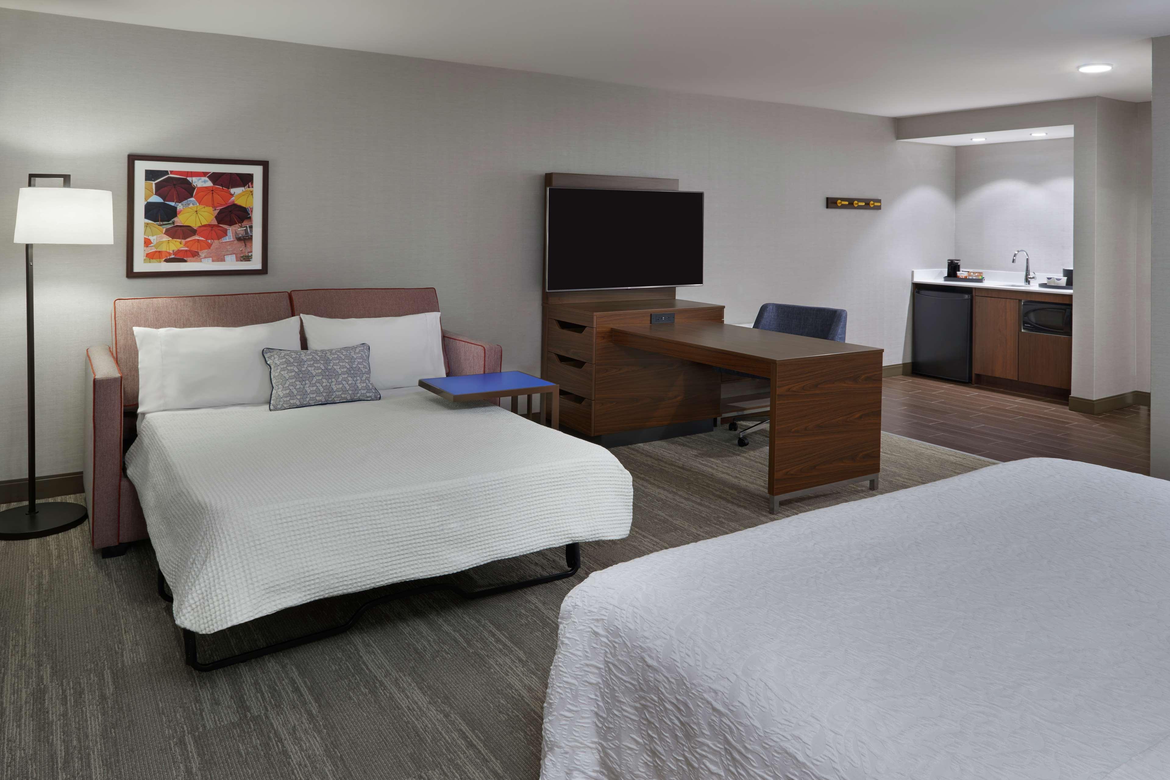 تصاویر Hotel Hampton Inn & Suites by Hilton Montreal-Dorval