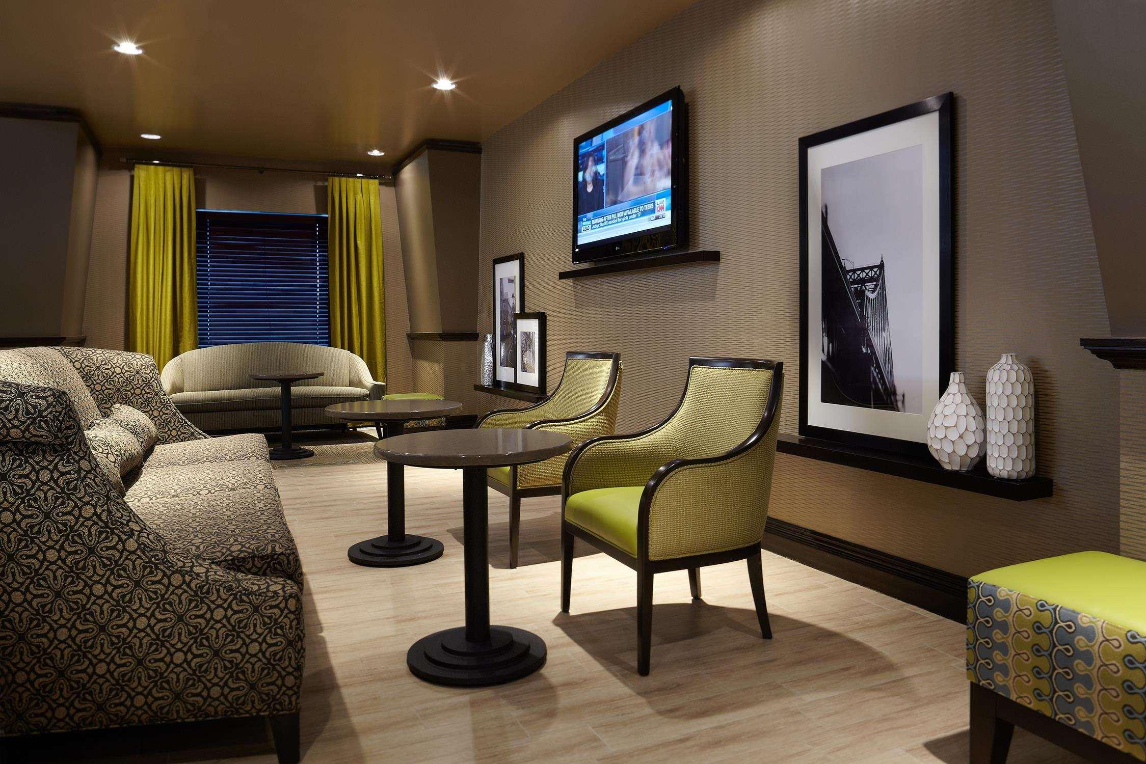 Hotel Hampton Inn & Suites by Hilton Montreal-Dorval
