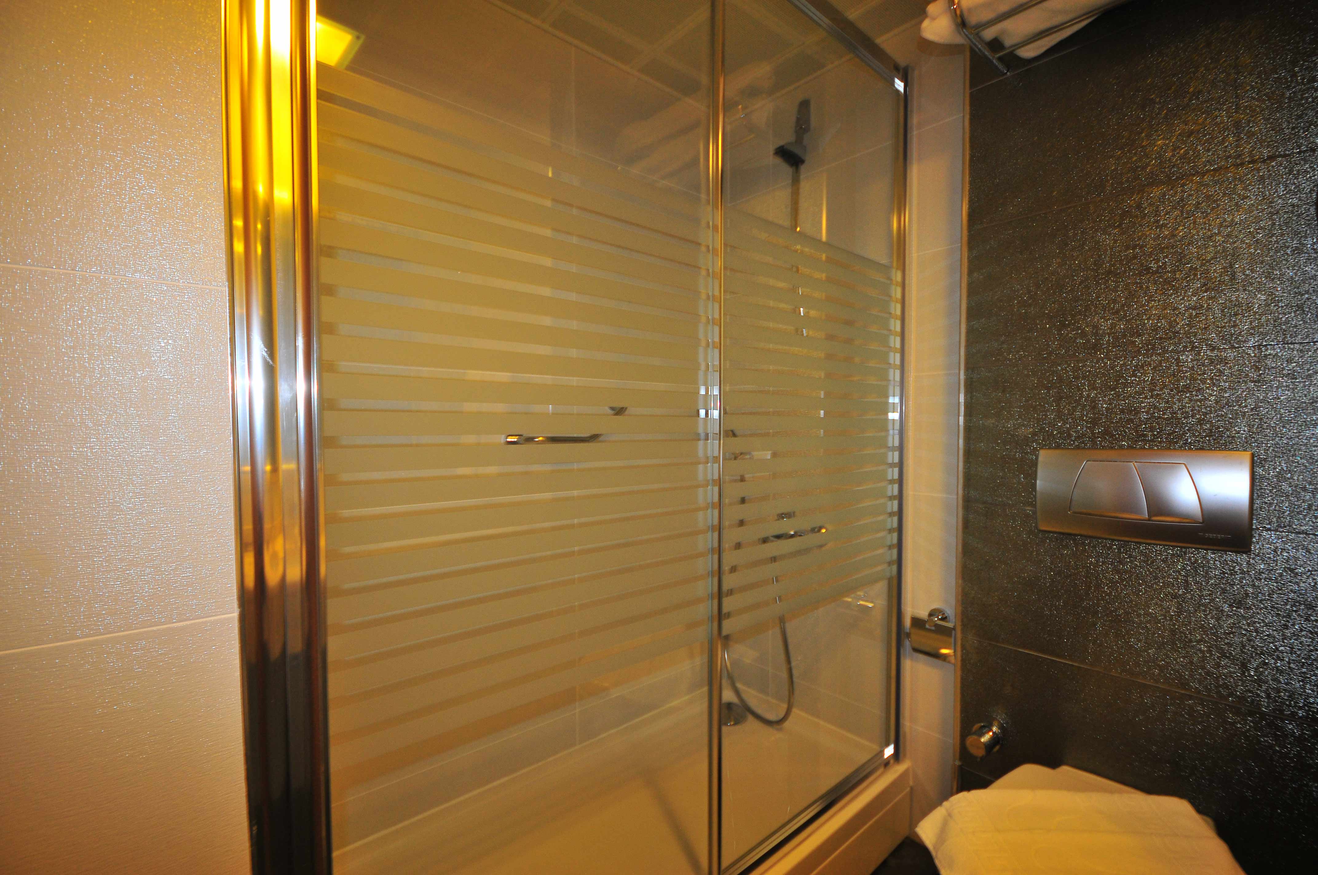 هتل Golden Rock Beach Hotel مارماریس