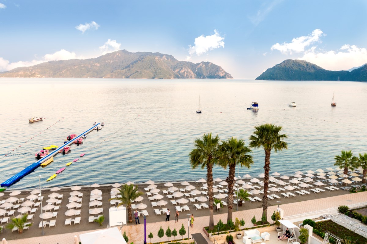 هتل Golden Rock Beach Hotel مارماریس