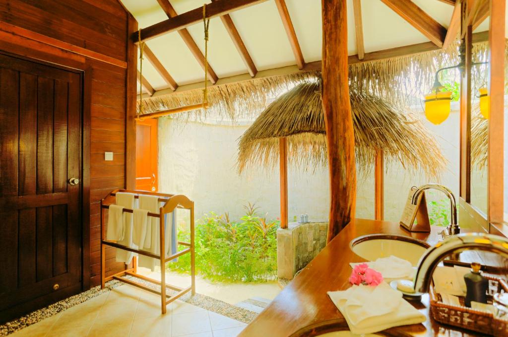 تصاویر Hotel Medhufushi Island Resort