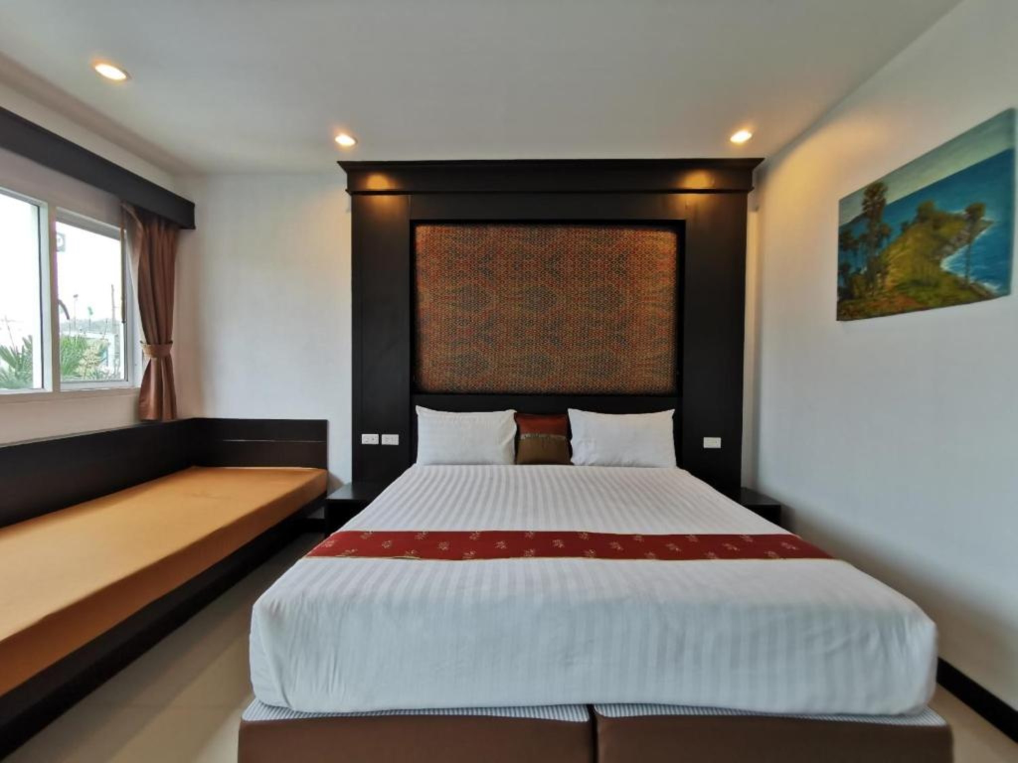 هتل Chollada Inn Kamala Beach
