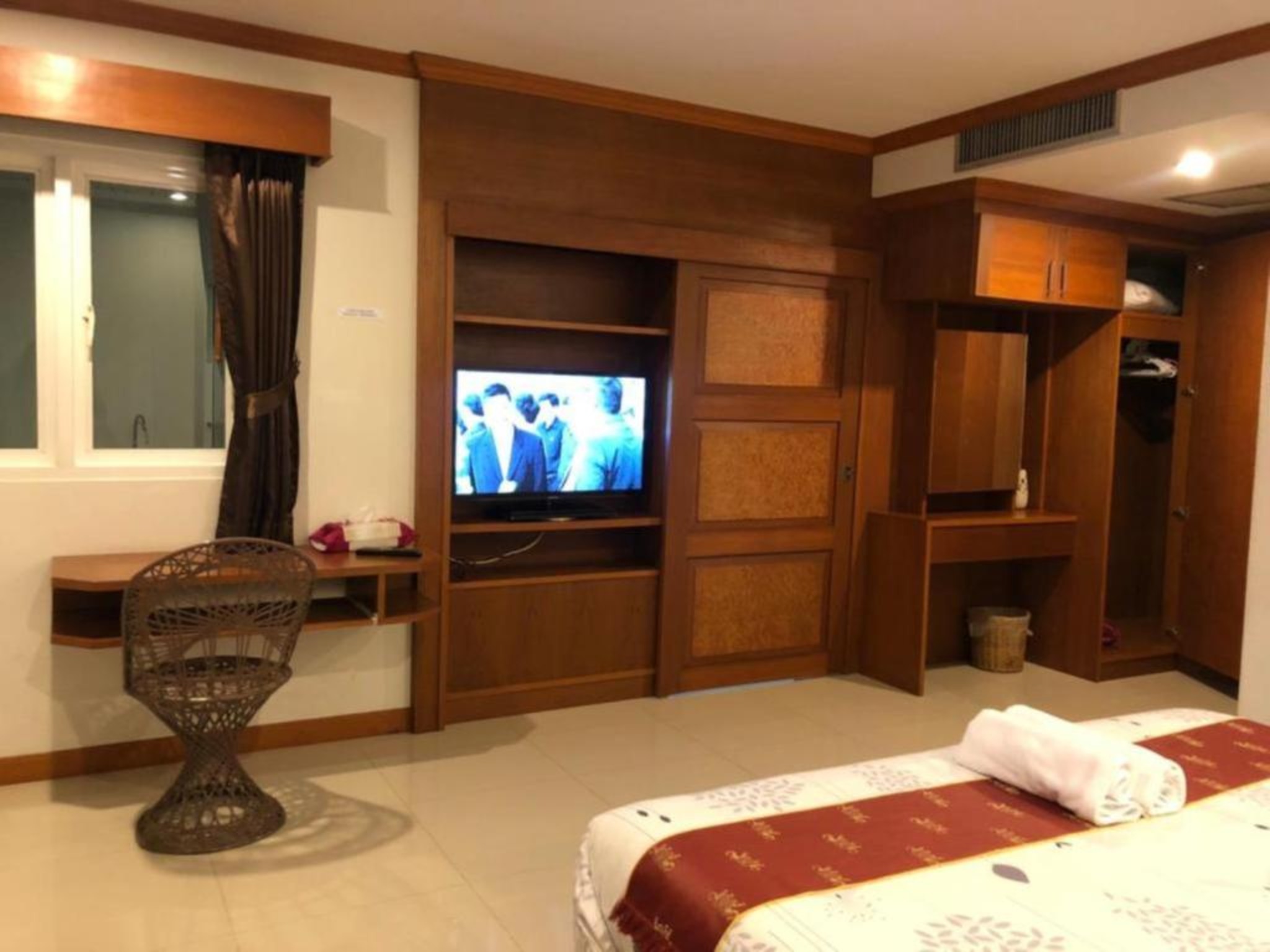 هتل Chollada Inn Kamala Beach