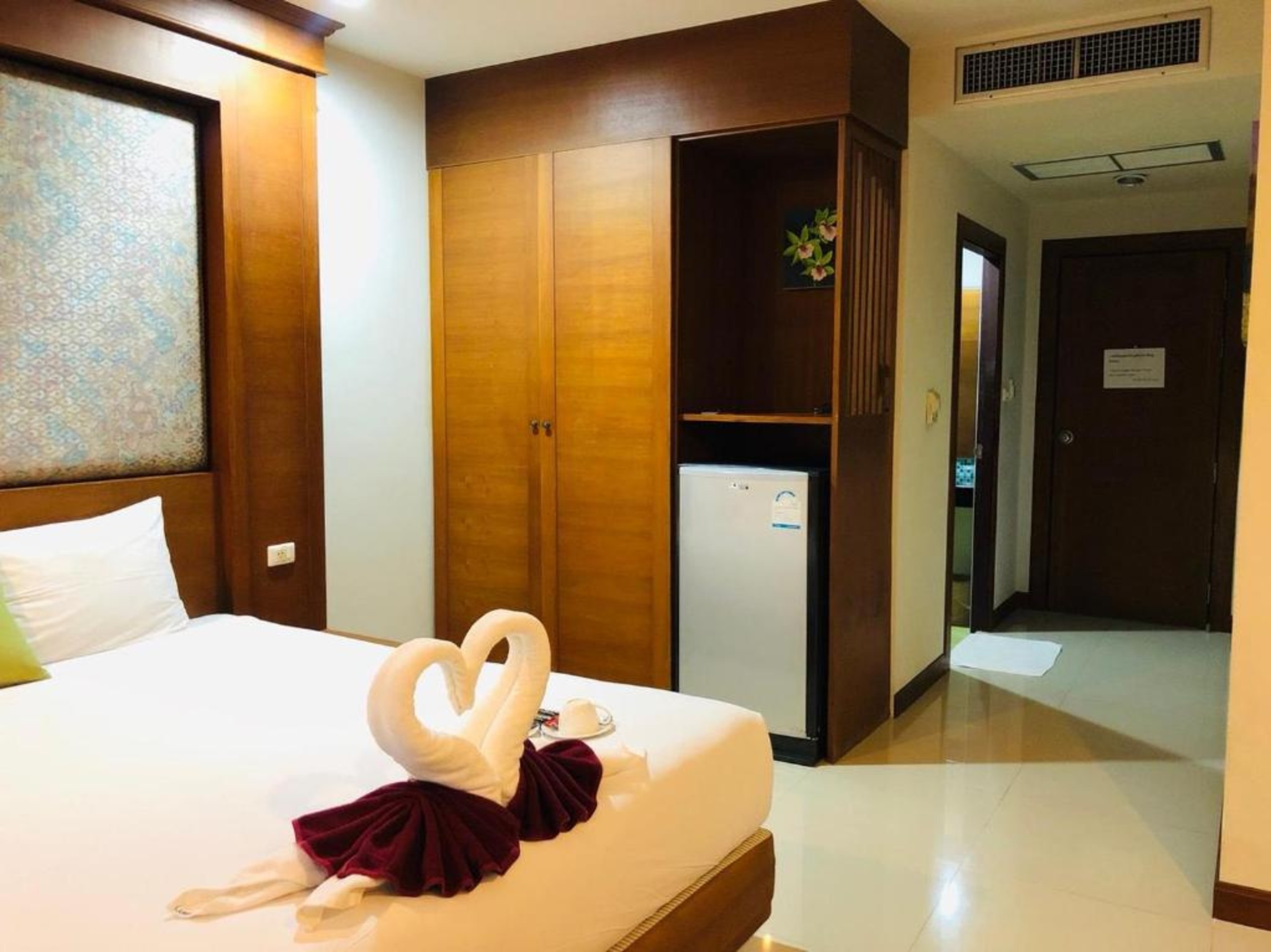 هتل Chollada Inn Kamala Beach