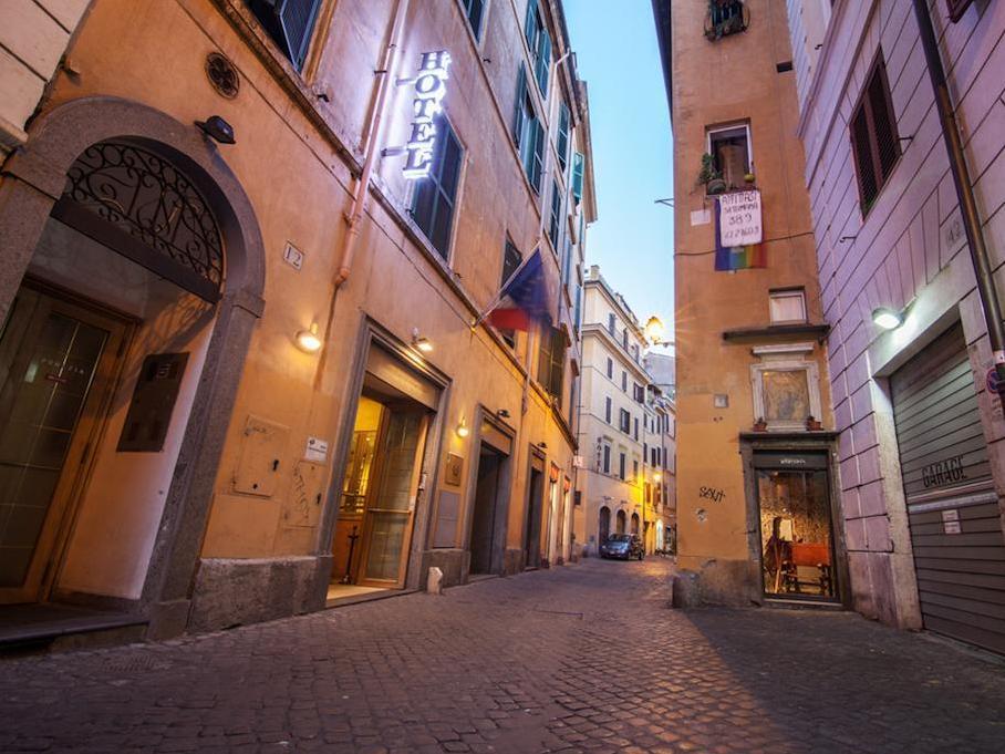 هتل Hotel Pomezia رم