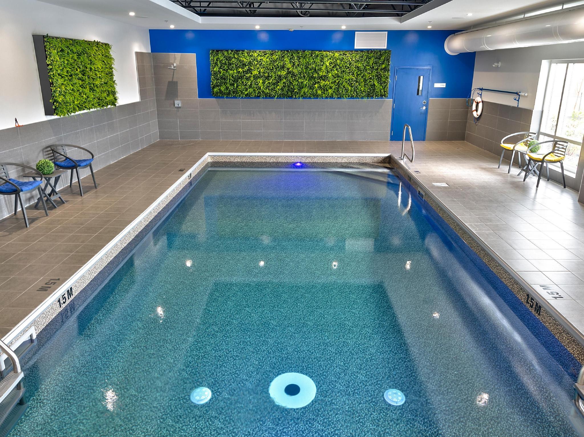 هتل Holiday Inn Express And Suites Vaudreuil Dorion Vaudreuil