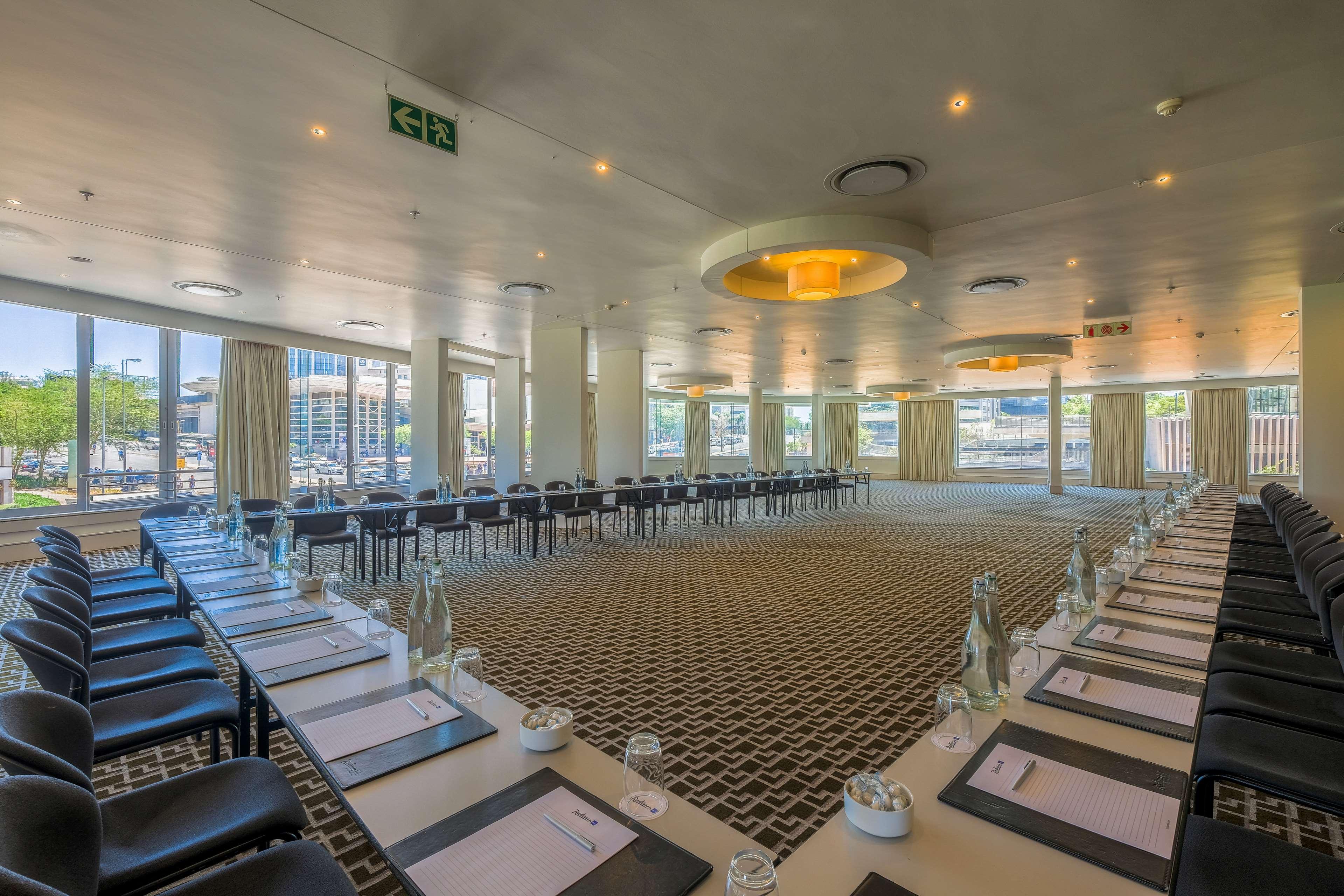 هتل Radisson Blu Gautrain Hotel, Sandton Johannesburg Sandton