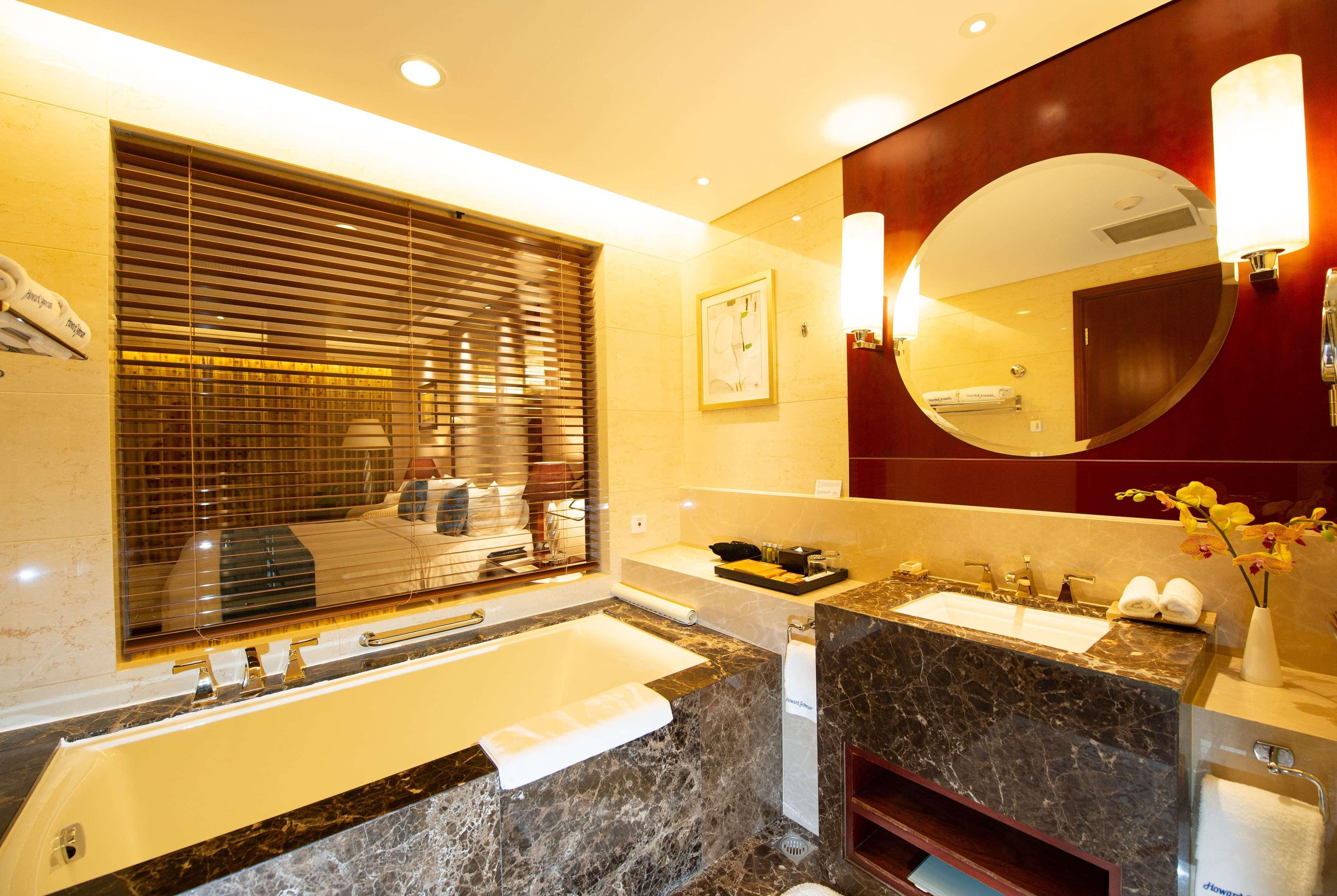 هتل Howard Johnson Tropical Garden Plaza Kunming Kunming