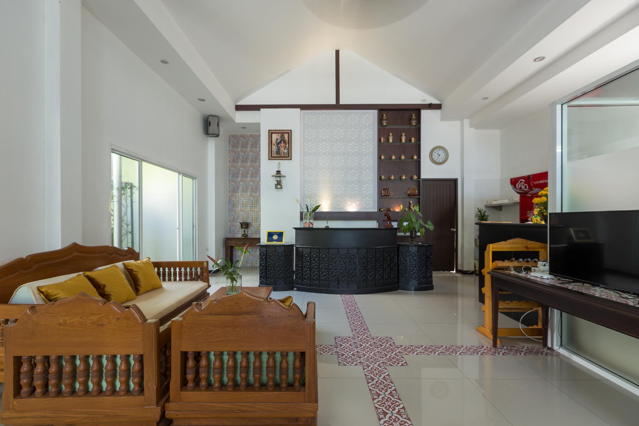 هتل The Lantern Hostel پوکت