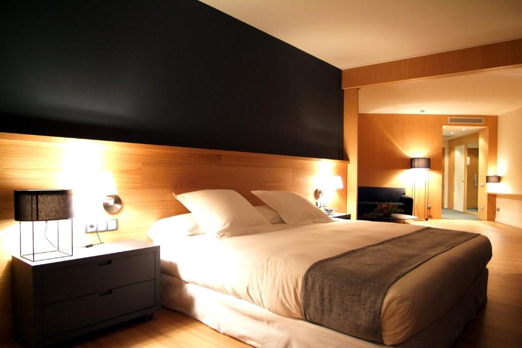 هتل Món Sant Benet Hotel & Conference Centre Sant Fruitós de Bages