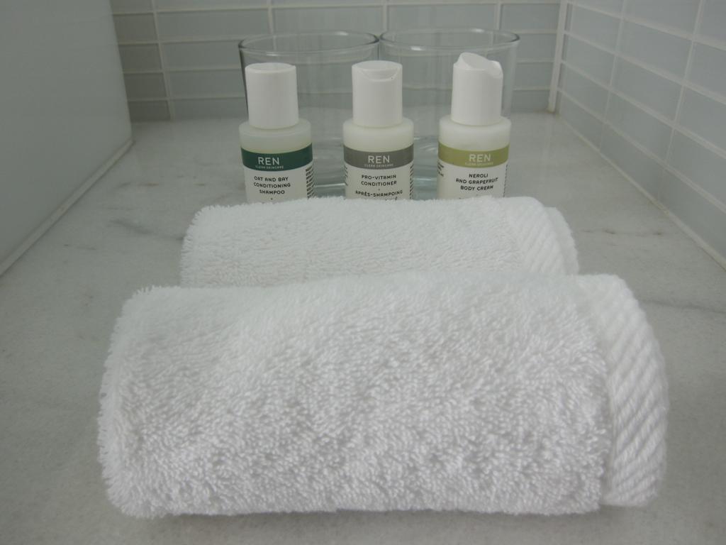 هتل 1 Hotel Toronto تورنتو