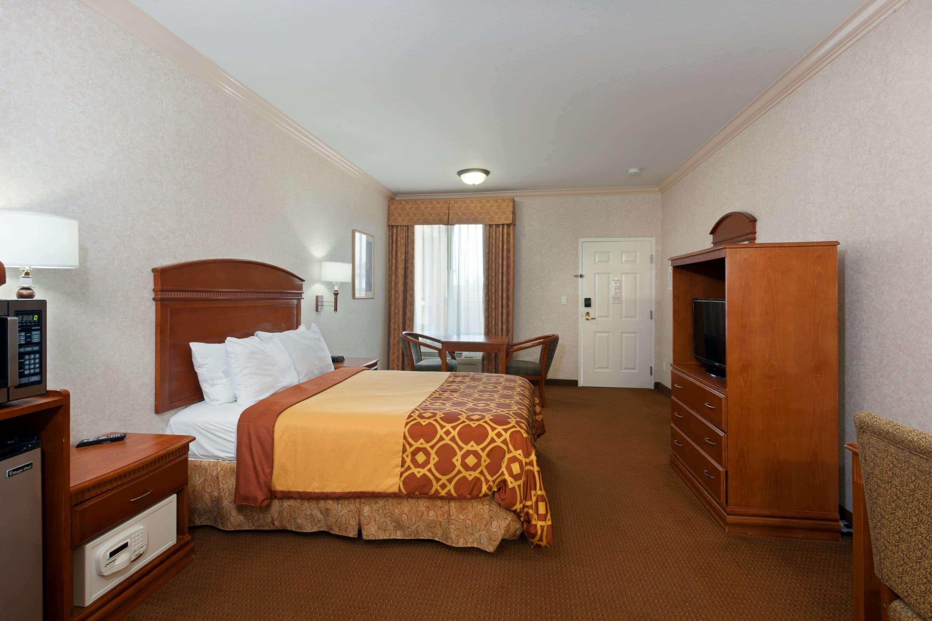 هتل Howard Johnson Inn & Suites Pico Rivera Pico Rivera