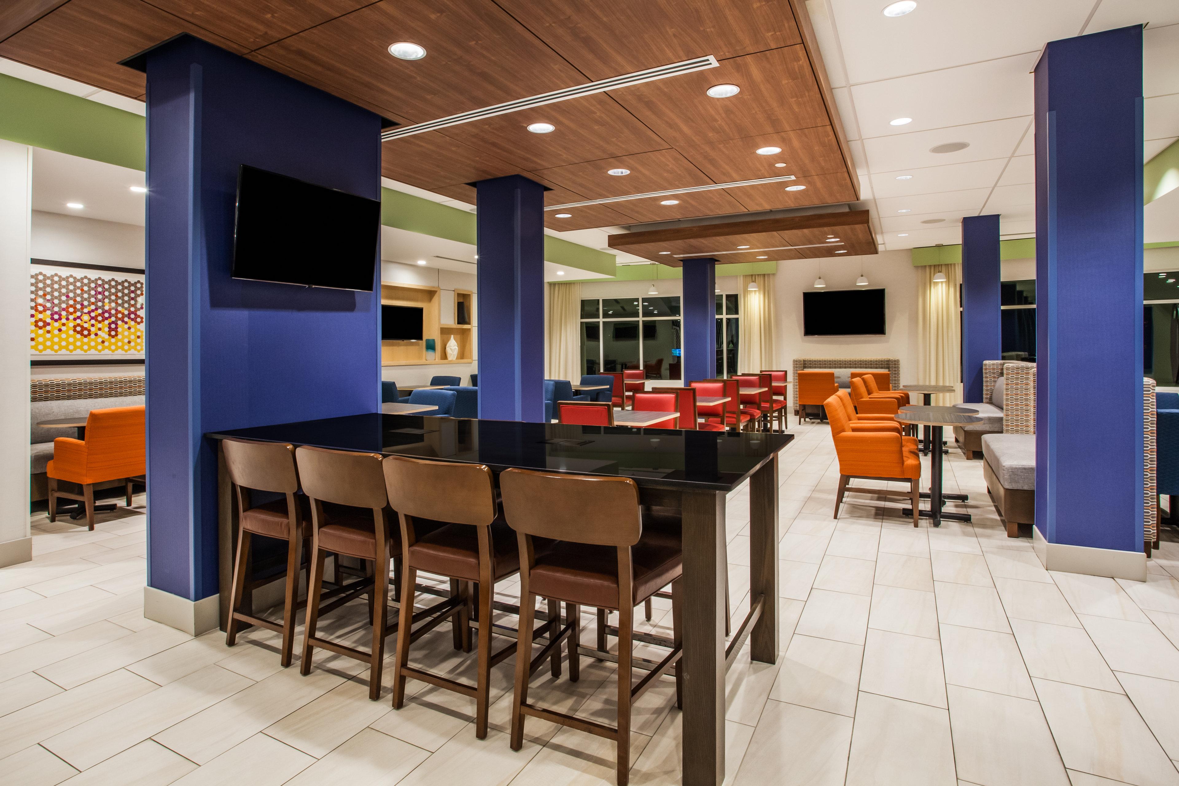 هتل Holiday Inn Express & Suites Lexington Park-California California