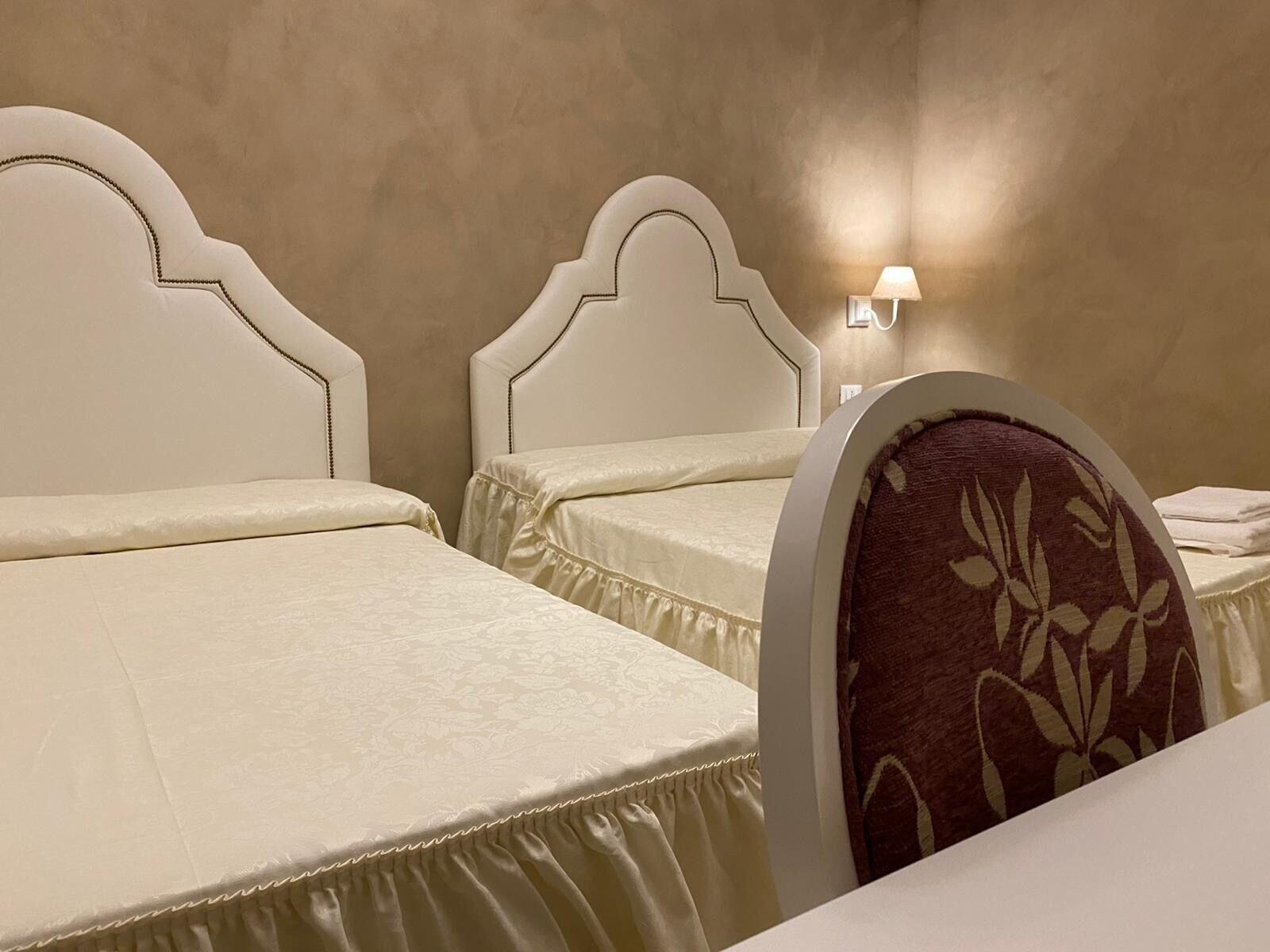 هتل Hotel Calais میلان