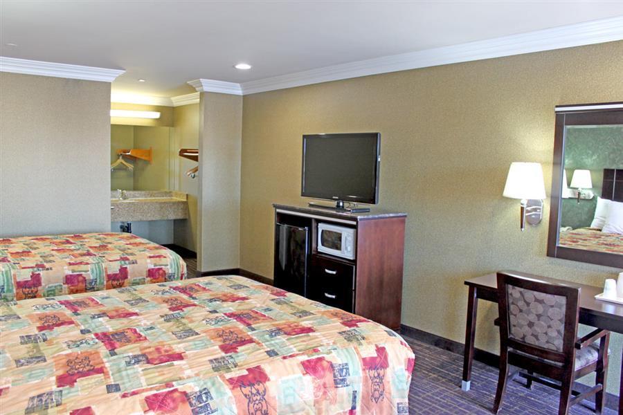 هتل Crystal Inn & Suites Inglewood