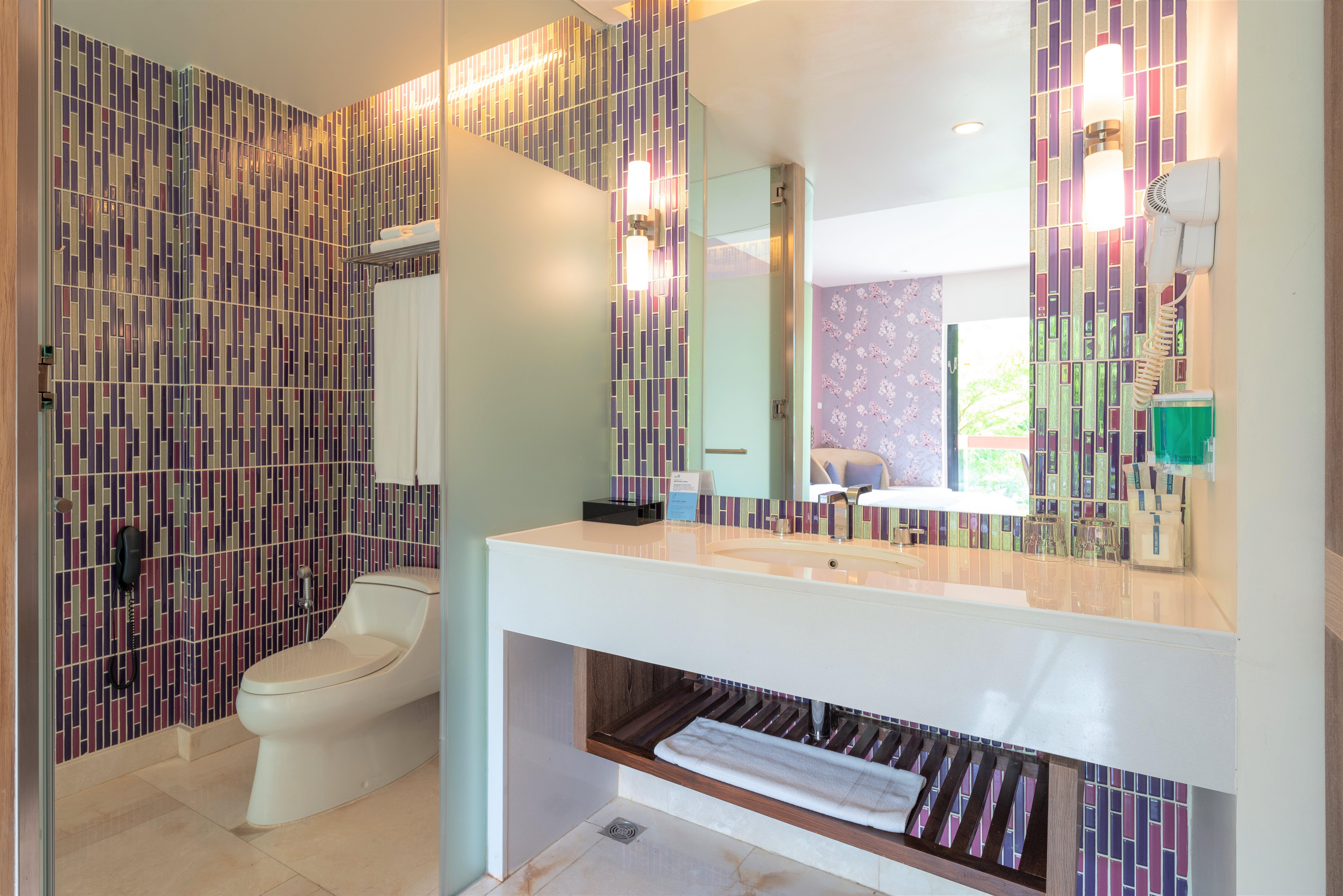 هتل Holiday Inn Express Phuket Patong Beach Central Patong