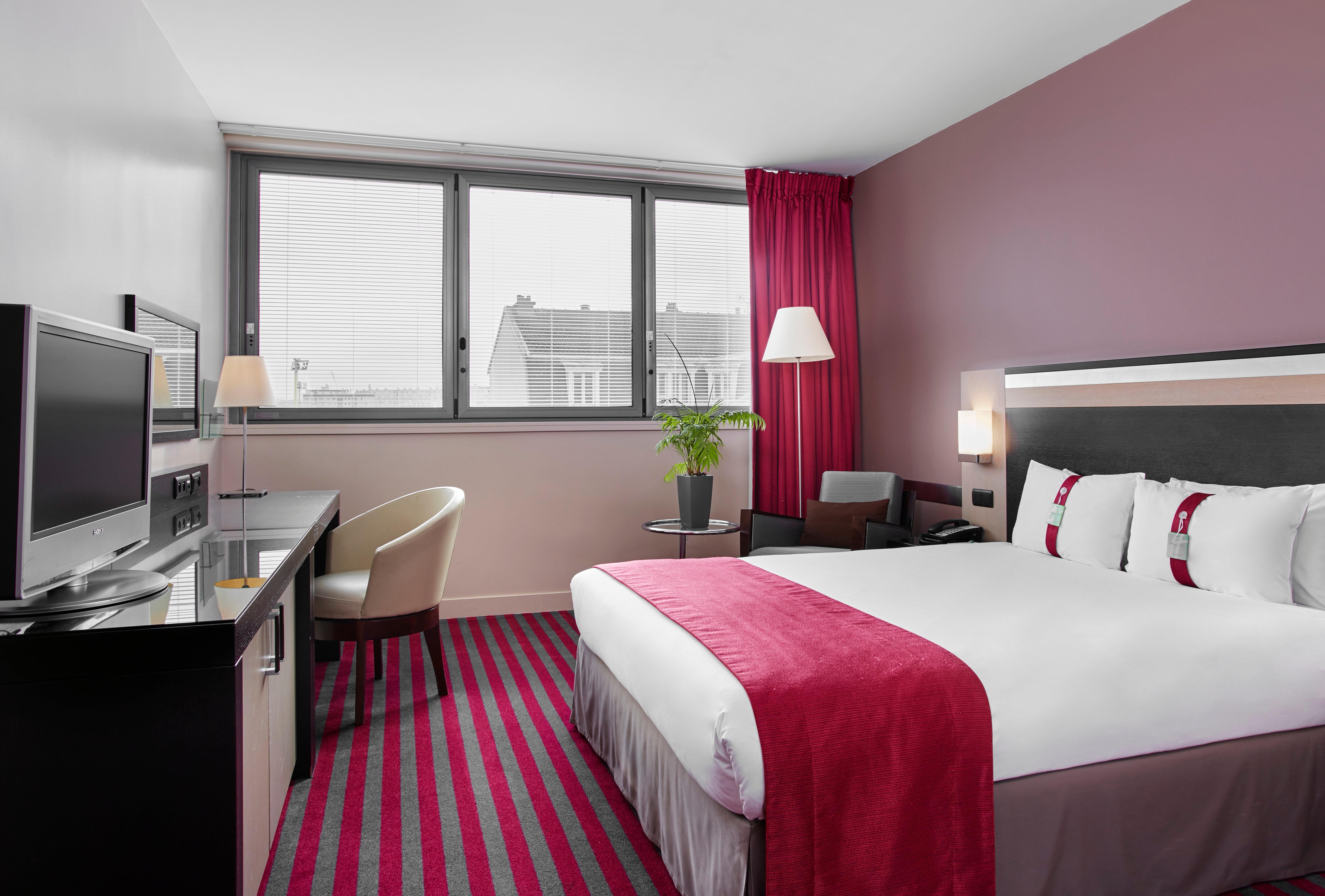 تصاویر Hotel Holiday Inn Paris - Porte de Clichy