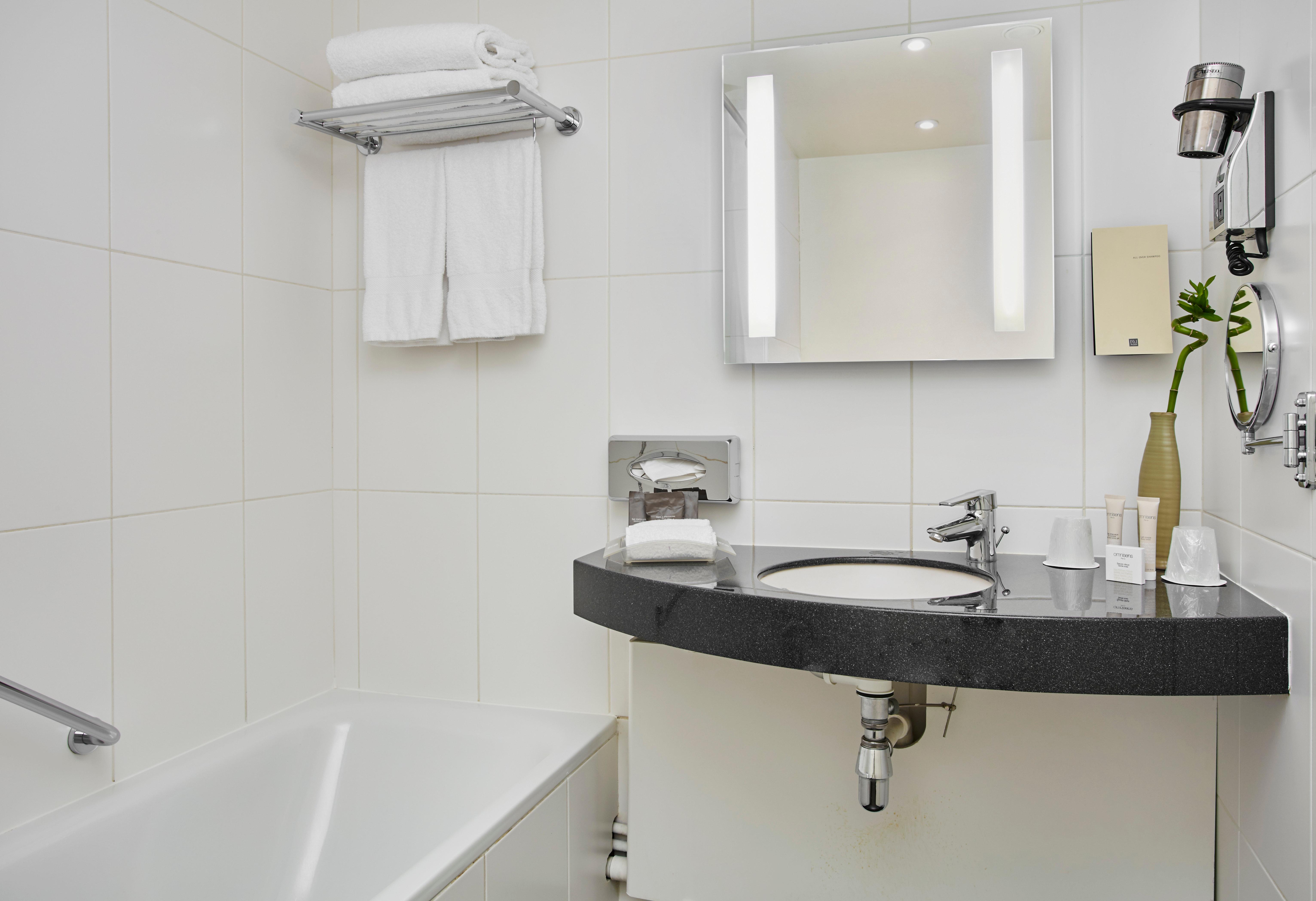 هتل Holiday Inn Paris - Porte de Clichy Clichy