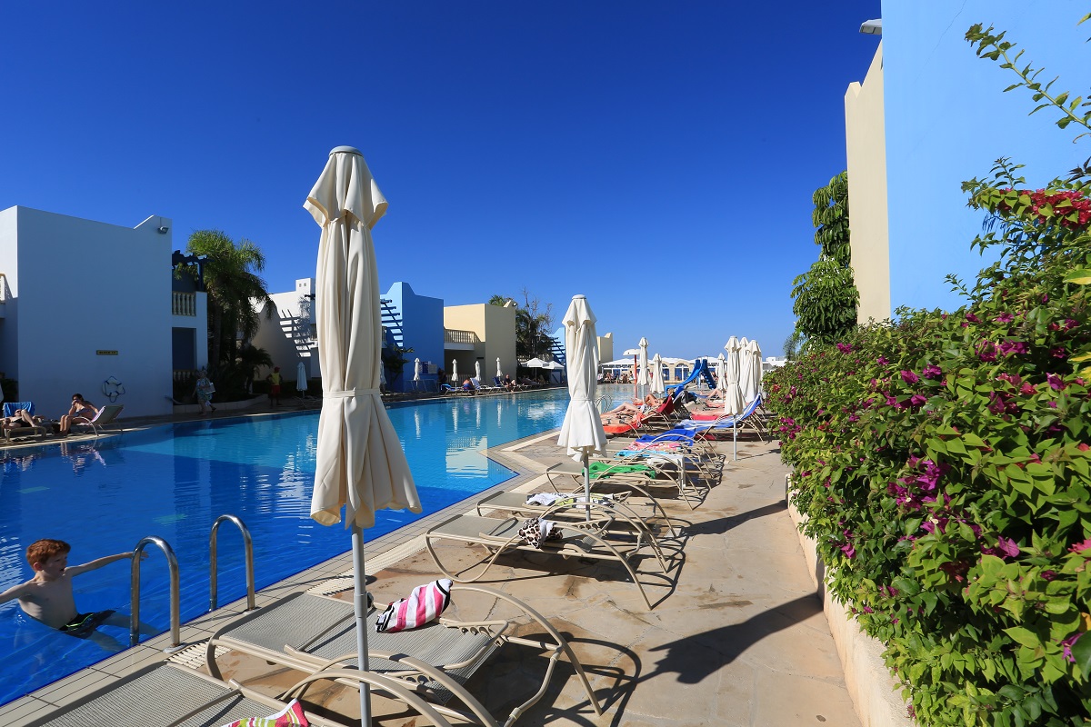 هتل Eleni Holiday Village Paphos