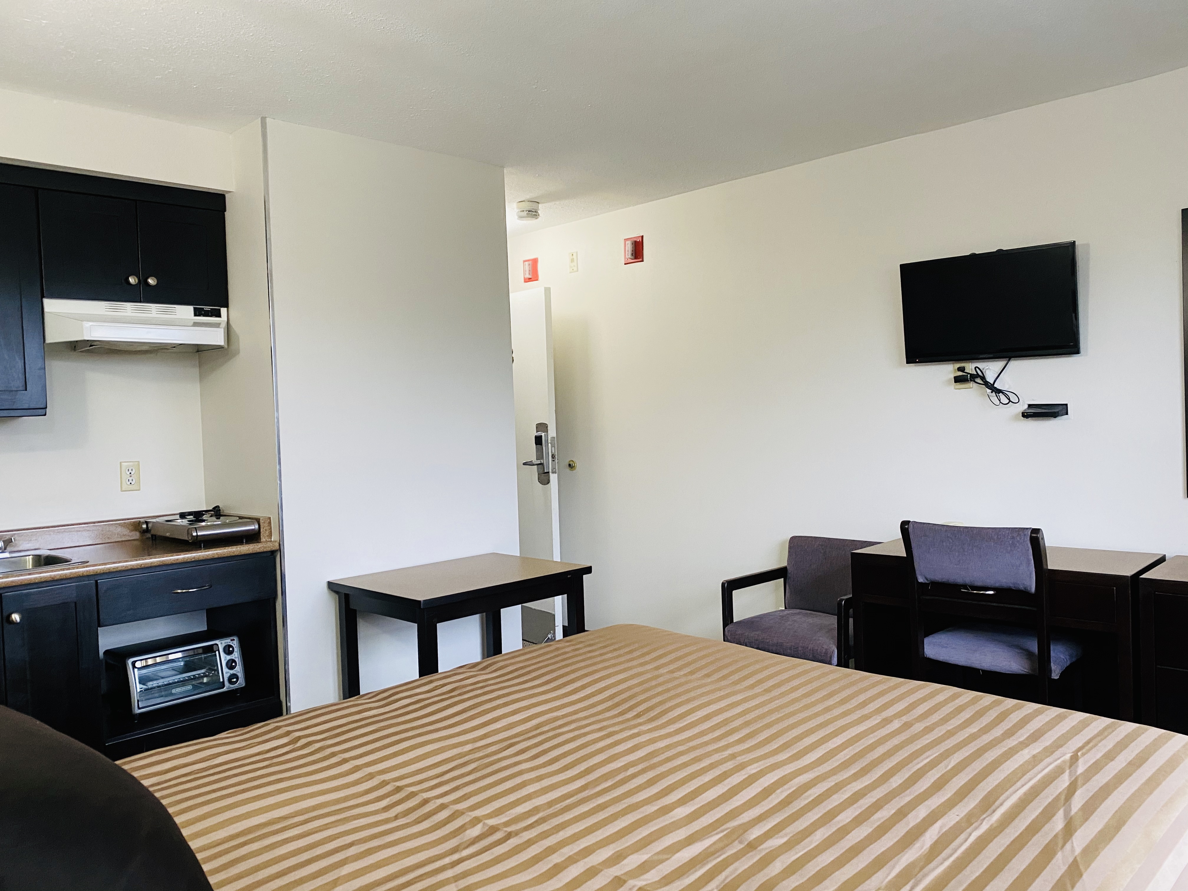 هتل Happy Day Inn ونکوور