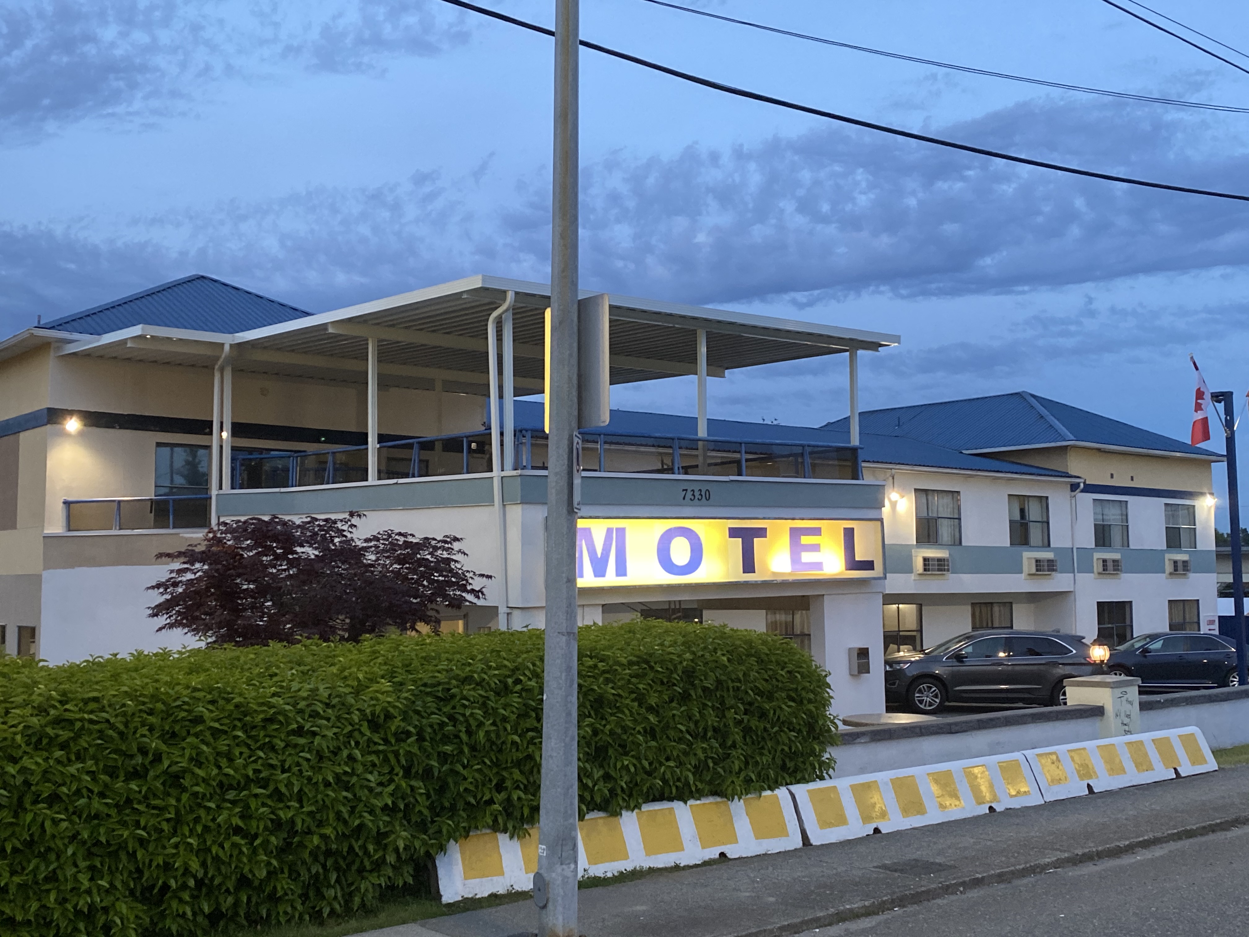 هتل Happy Day Inn ونکوور