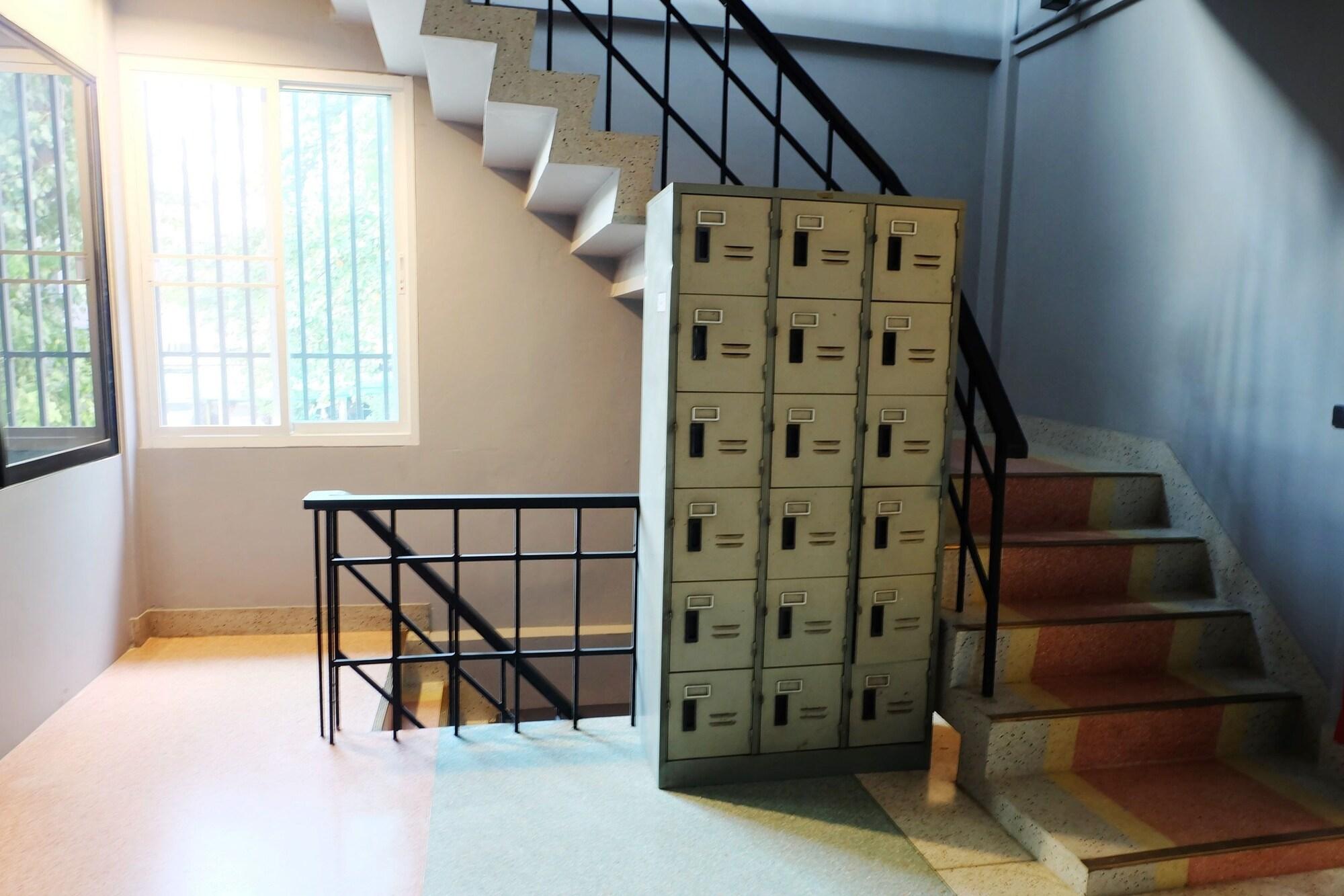 هتل Inn Stations Hostel بانگکوک