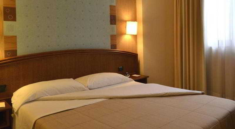 هتل Welcome Legnano