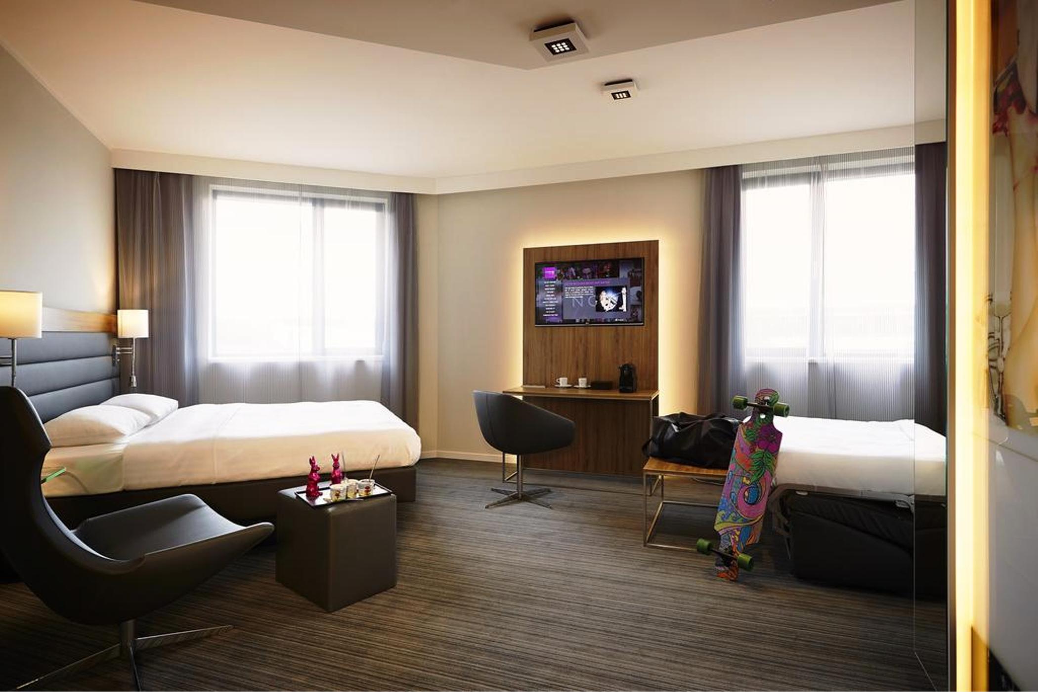 هتل Moxy Frankfurt Airport فرانکفورت