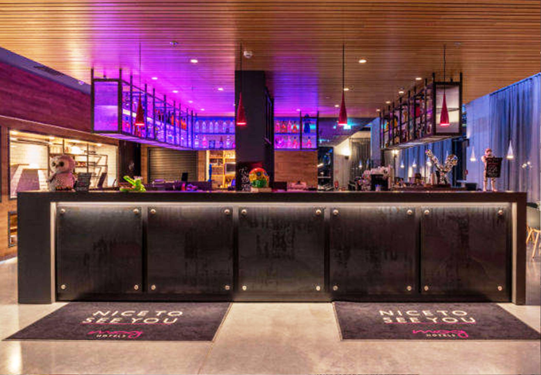 هتل Moxy Frankfurt Airport فرانکفورت