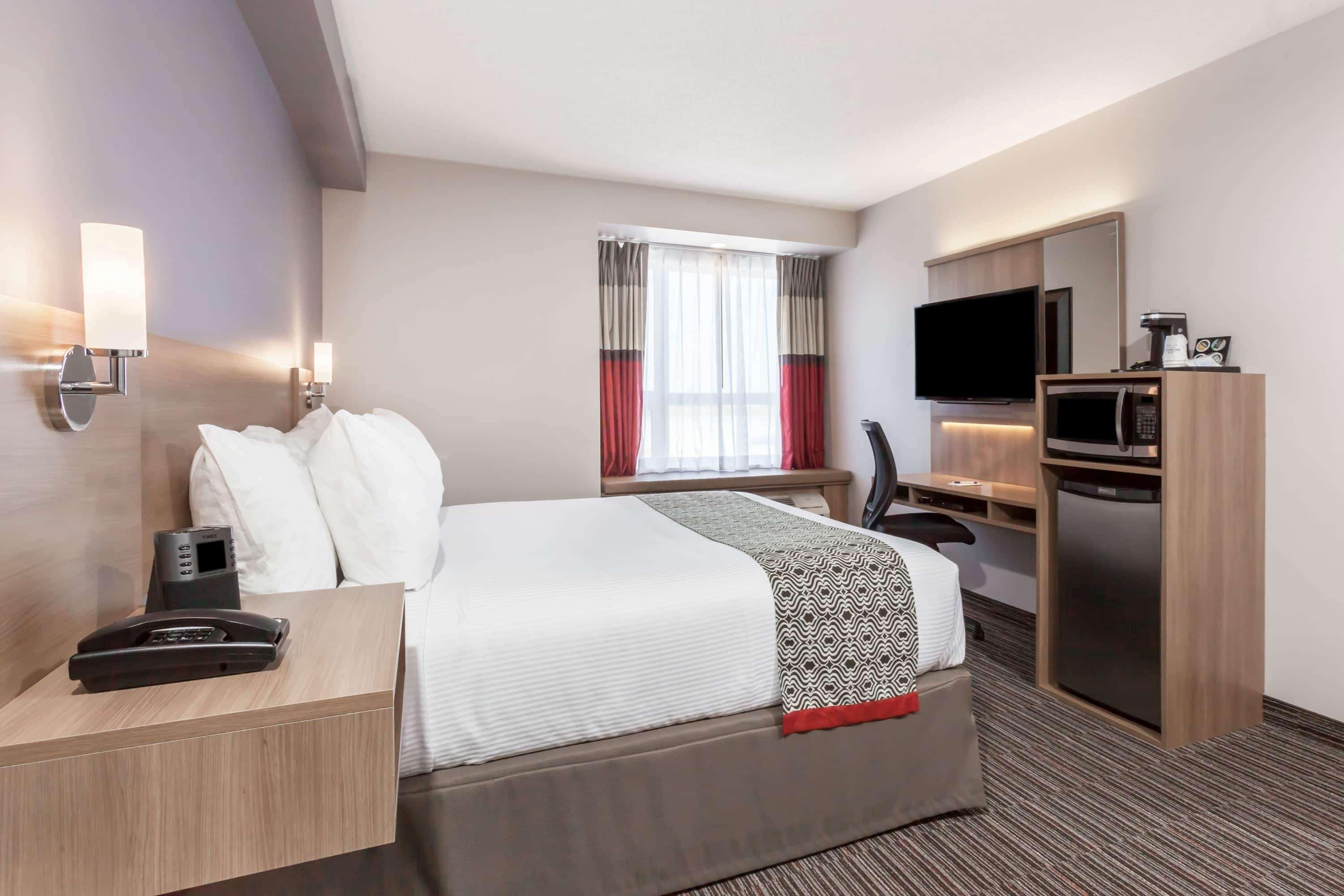هتل Microtel by Wyndham Casselman Casselman